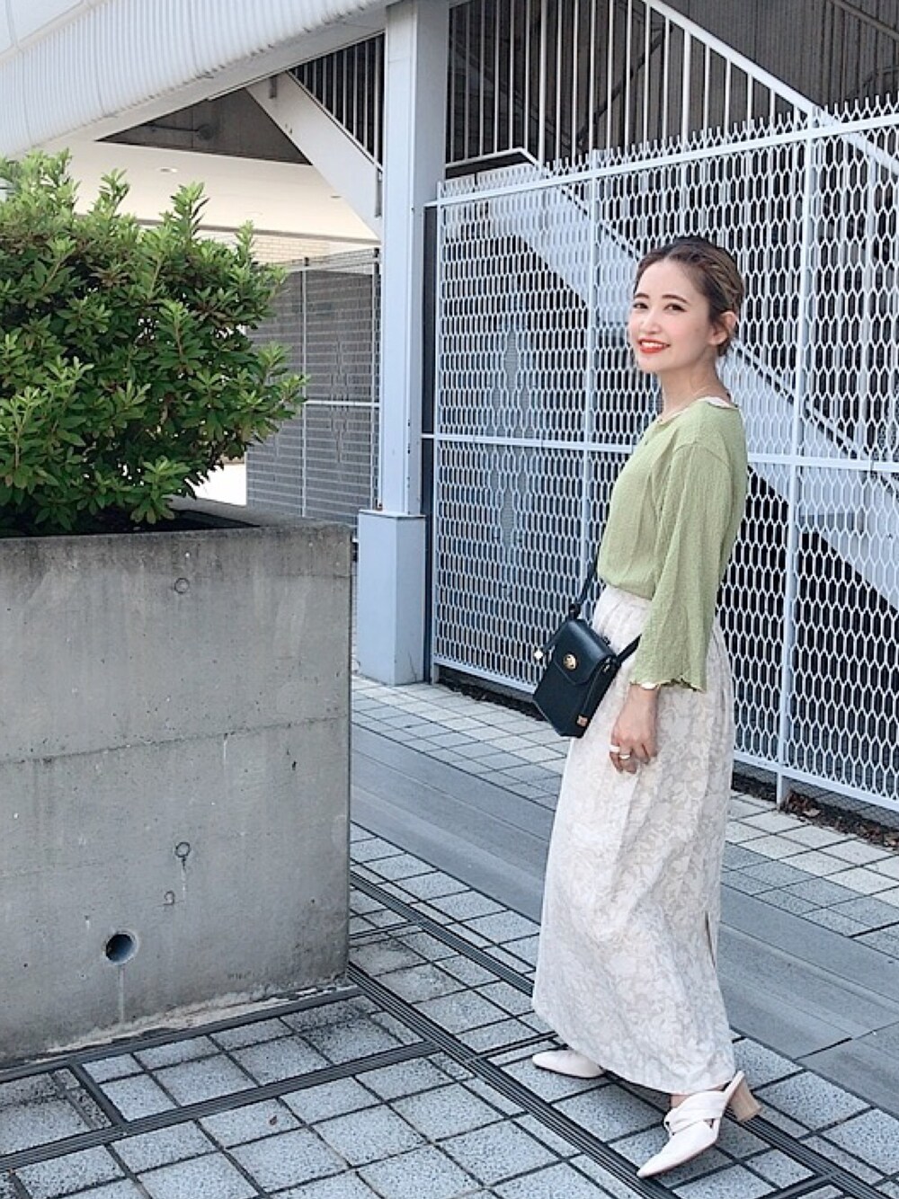 「夏、ミントグリーン、きれいめカジュアル、休日スタイル、プチプラ、秋のコーデ、オトナ女子、低身長、オトナカジュアル、グリーン」｜「natural coutureの【WEB限定カラー有り】ぽこぽこ素材6分袖トップス（Tシャツ/カットソー、グリーン系）」を使った、ちびまる ◎さん（レディース・142cm）の夏コーディネートの1枚目の写真
