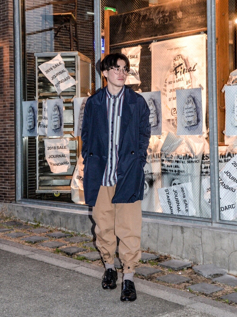 「シンプル、カジュアル、きれいめカジュアル、キレイめ、古着、ブラック、スラックス、シャツ、大学生」｜「my beautiful landletのアイテム（テーラードジャケット、ブラック系）」を使った、Haruki Tadaさん（メンズ・170cm）の冬コーディネートの1枚目の写真