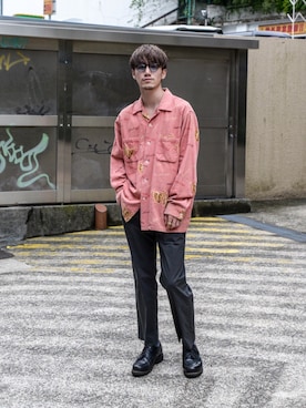 「soe shirts（ソーイシャツ）のアイテム（スラックス）」を使った、Haruki Tadaさん（メンズ・170cm）の秋コーディネート