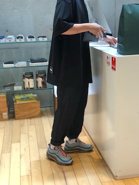「COMME des GARCONS HOMME DEUX（コムデギャルソンオムドゥ）のアイテム（その他パンツ）」を使った、Tomさん（メンズ・172cm）の夏コーディネート