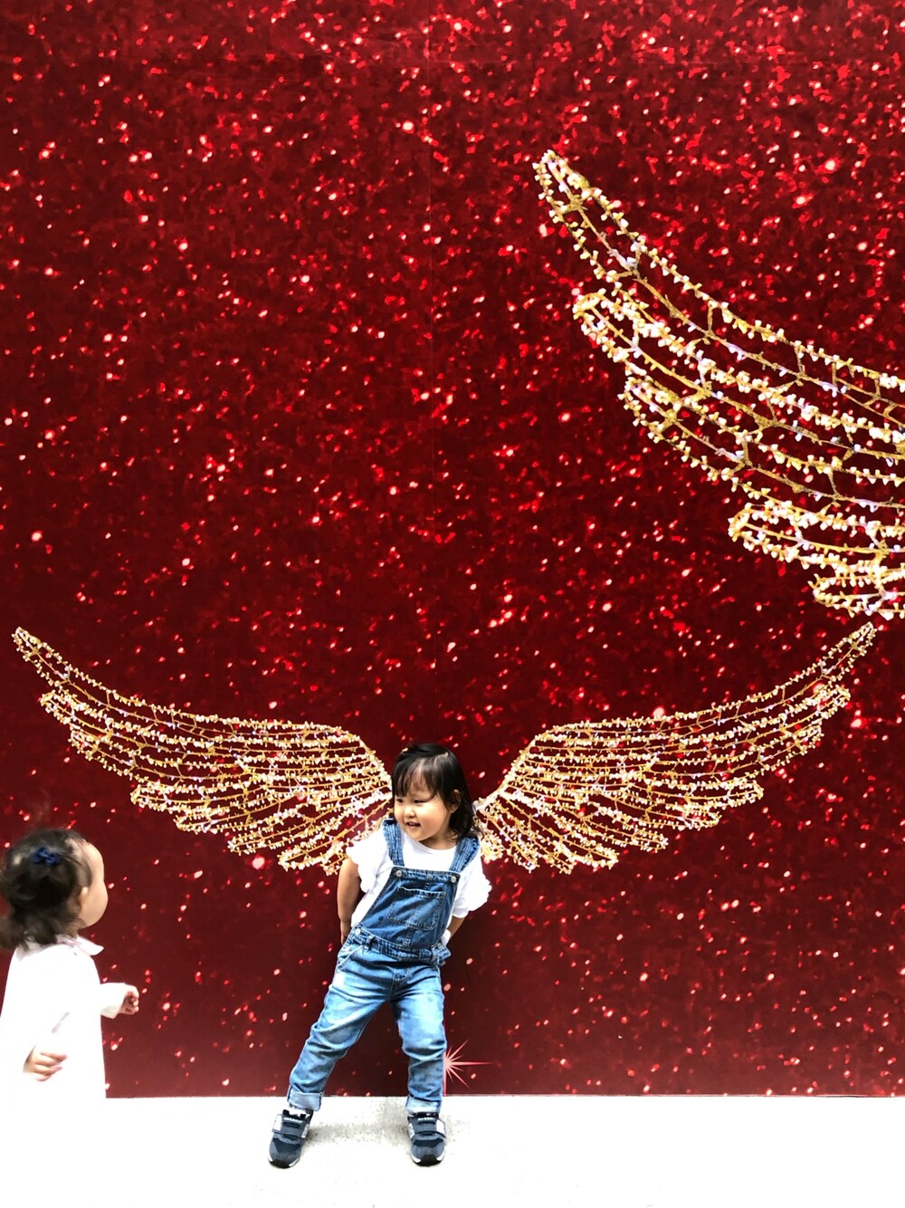 「香港、hk、angel、利東街、少し涼しくなってきた、まだ半袖でいける、げんきいっぱい」｜「babyGAPのアイテム（サロペット/オーバーオール、ブルー系）」を使った、🐘Umiii🐘さん（キッズ・90cm）の冬コーディネートの1枚目の写真