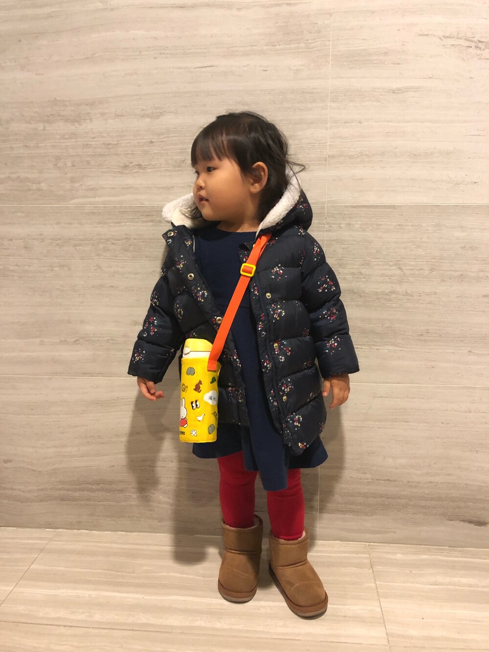 「香港、hk、おしゃれキッズ、2歳3ヶ月、女の子コーデ、冬コーデ、かわいい」｜「PETIT BATEAUのフラワープリント中綿入りジャケット（ナイロンジャケット、ブルー系）」を使った、🐘Umiii🐘さん（キッズ・90cm）の冬コーディネートの1枚目の写真