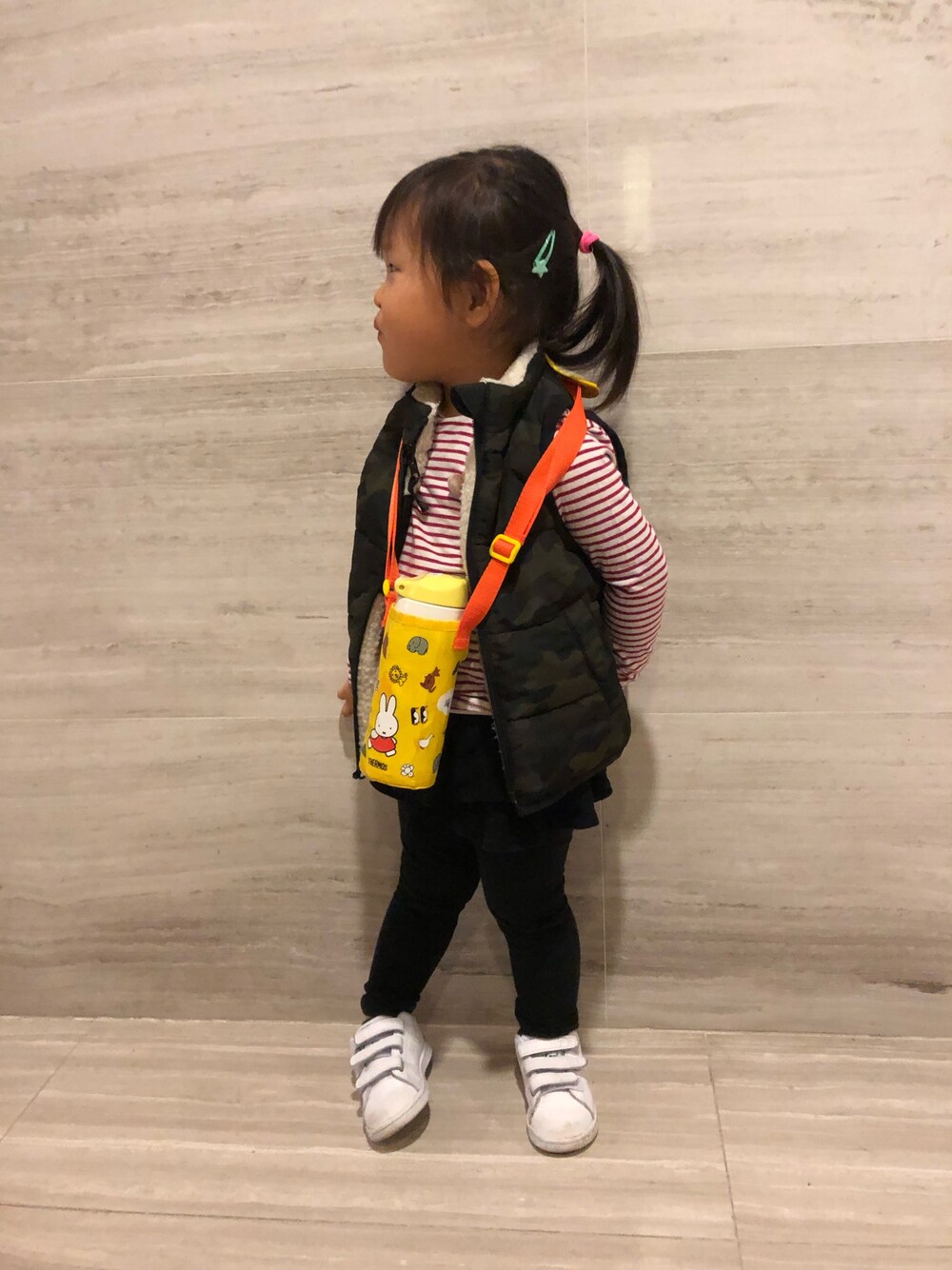 「香港、hk、ジムスタイル、おんなのこ、カジュアルコーデ、2歳」｜「ZARA KIDSのアイテム（Tシャツ/カットソー、レッド系）」を使った、🐘Umiii🐘さん（キッズ・90cm）の春コーディネートの1枚目の写真