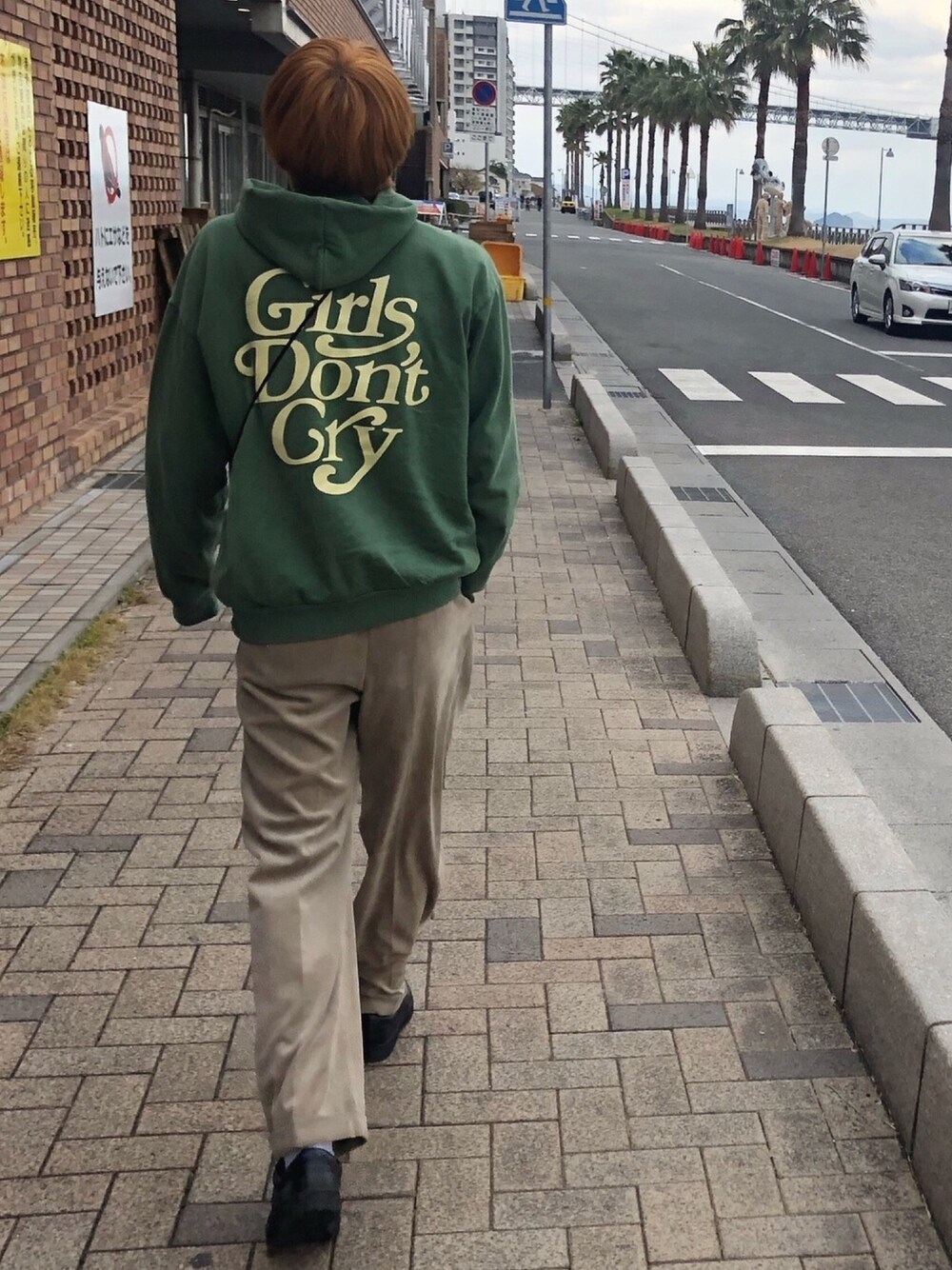 「冬のコーデ、パーカー、おしゃれさんと繋がりたい、シンプルコーデ、古着好きな人と繋がりたい、ootd、高身長、フォロー返します」｜「girlsdontcryのアイテム（パーカー、グリーン系）」を使った、®️さん（メンズ・184cm）の冬コーディネートの1枚目の写真