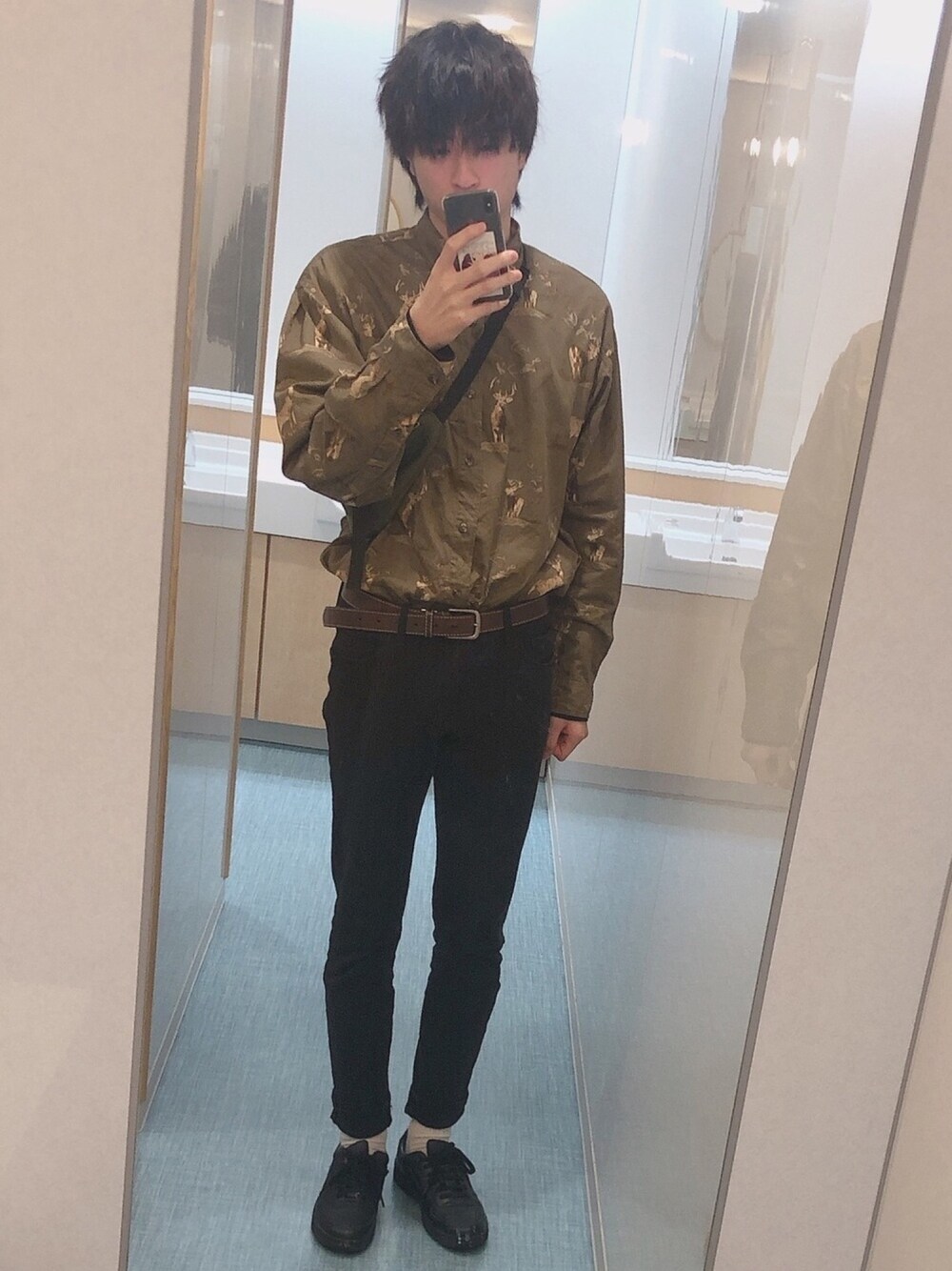 「シンプル、シンプルコーデ、ootd、お洒落さんとつながりたい、シャツ、古着、古着好きな人と繋がりたい、ラフ」｜「古着のアイテム（シャツ/ブラウス、ブラウン系）」を使った、®️さん（メンズ・184cm）の冬コーディネートの1枚目の写真