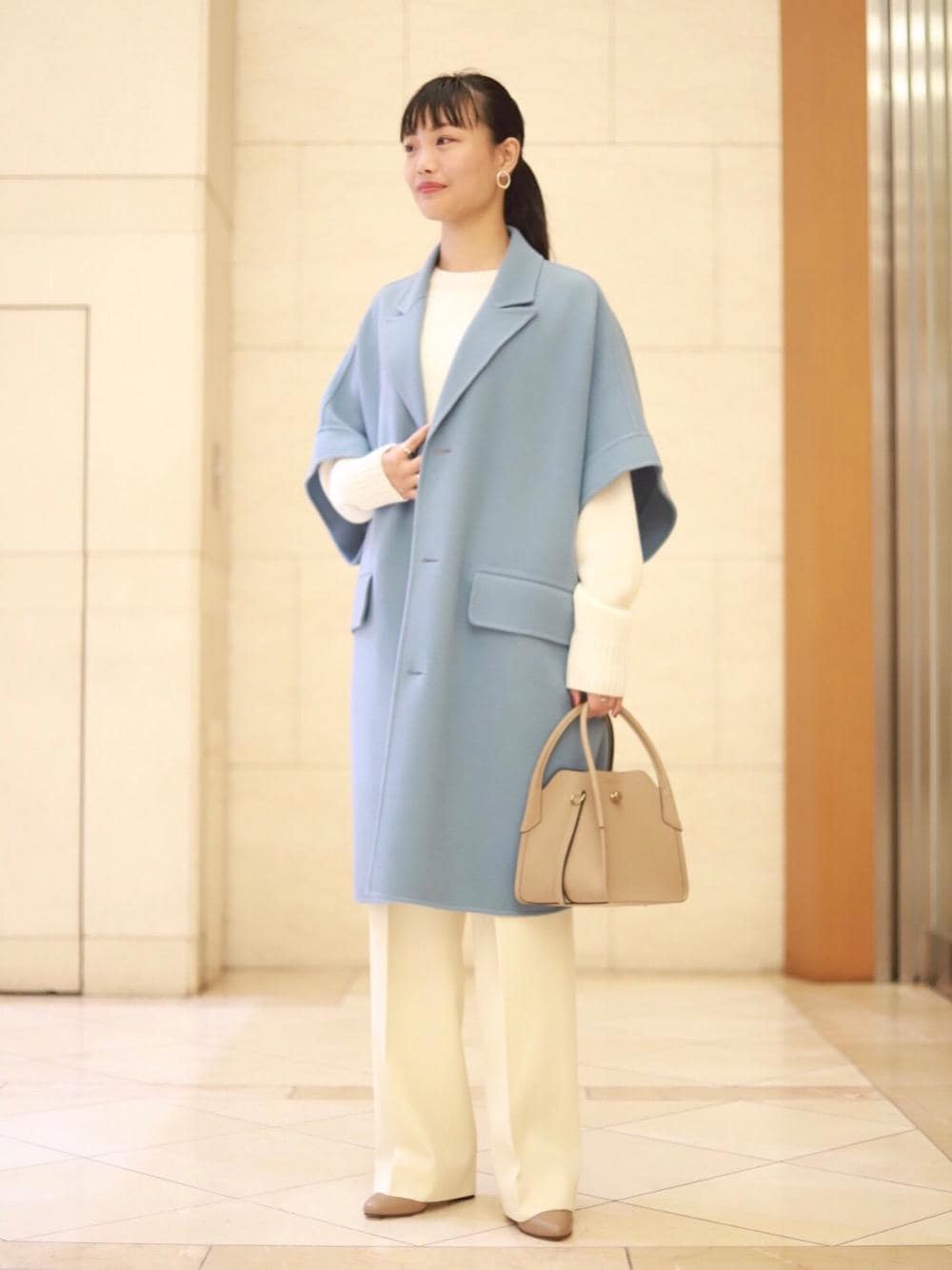 「LAURENCEの【一部別注】＜LAURENCE（ロランス）＞EMA MTL ヒール ブーツ（ブーツ、ベージュ系）」を使った、石田美葉さん（レディース・162cm）の秋コーディネートの1枚目の写真