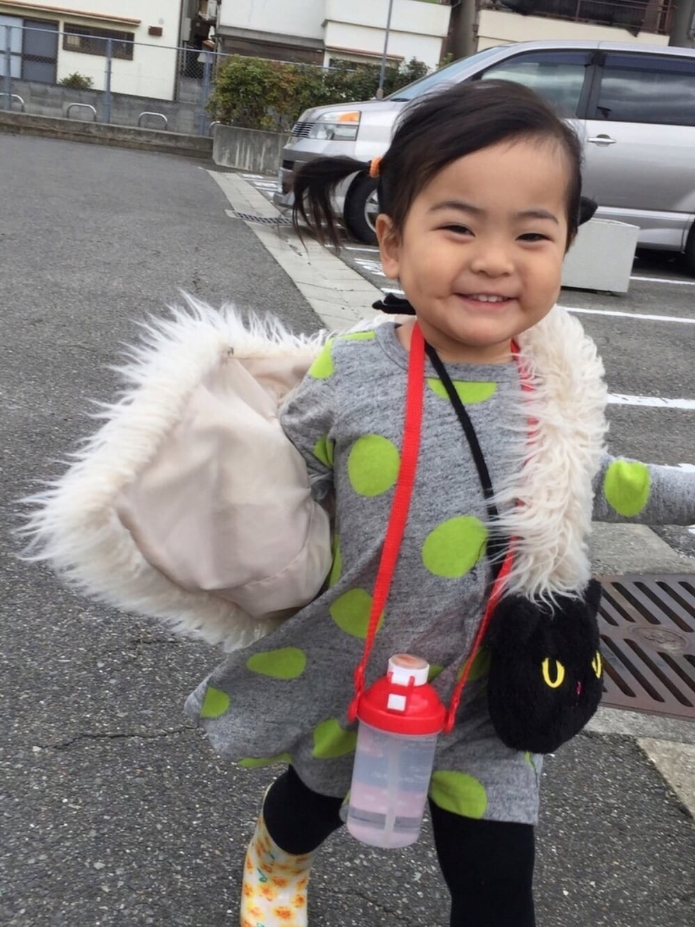 「2才、2才女の子、女の子コーデ、子どもコーデ、お出かけ」｜「BREEZEのビッグドットワンピース（ワンピース、グレー系）」を使った、yukkii27さん（レディース・161cm）の春コーディネートの1枚目の写真