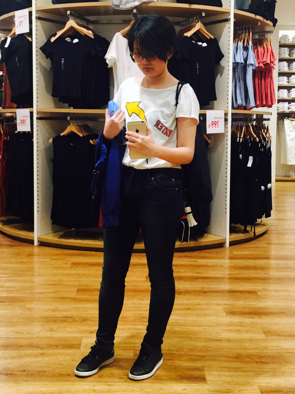 「UNIQLOのアイテム（トップス、ホワイト系）」を使った、CipherXiaoさん（レディース・163cm）の春コーディネートの1枚目の写真