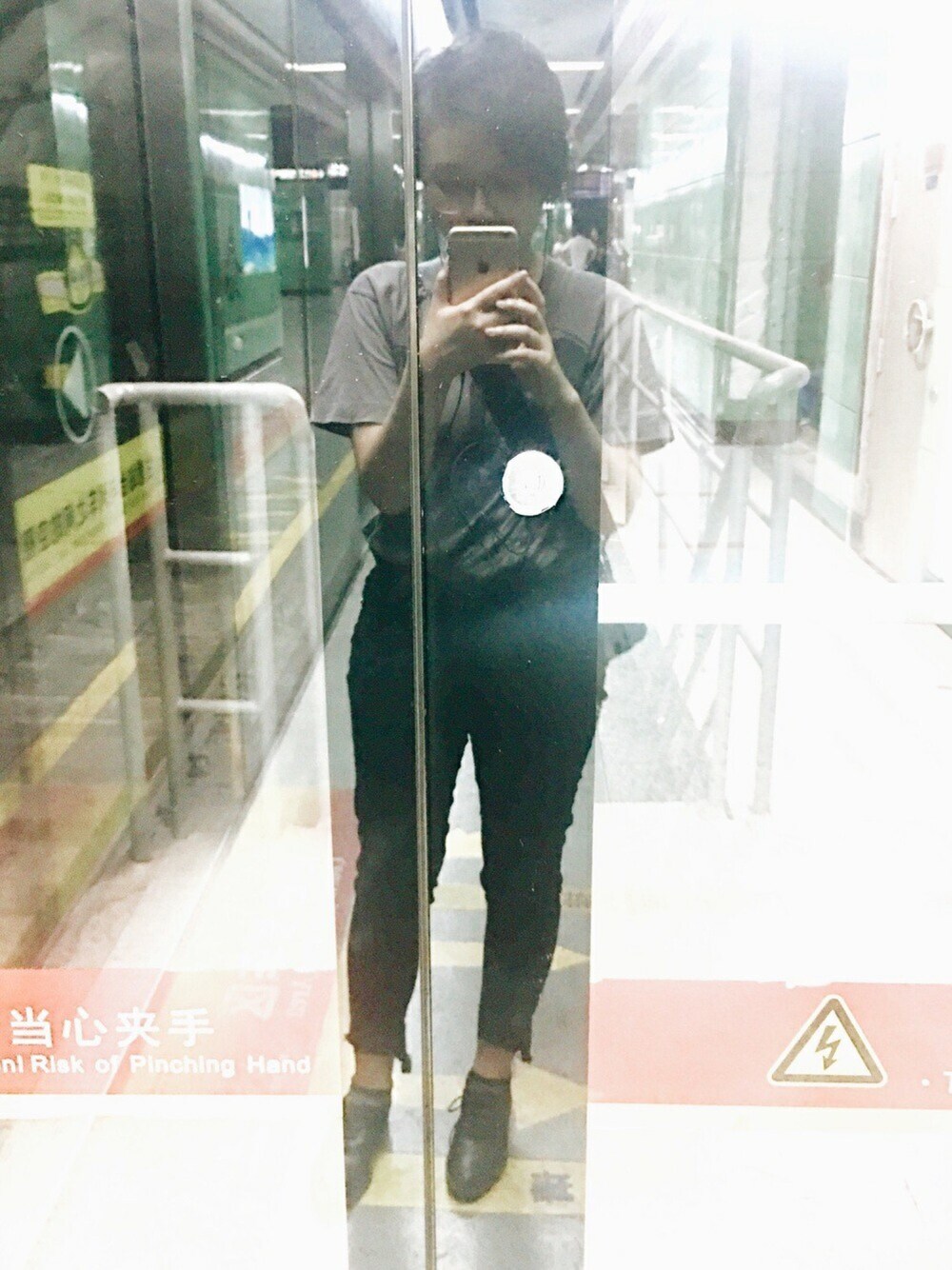 「DKNY DONNA KARAN NEW YORKのアイテム（バックパック/リュック、ブラック系）」を使った、CipherXiaoさん（レディース・163cm）の春コーディネートの1枚目の写真