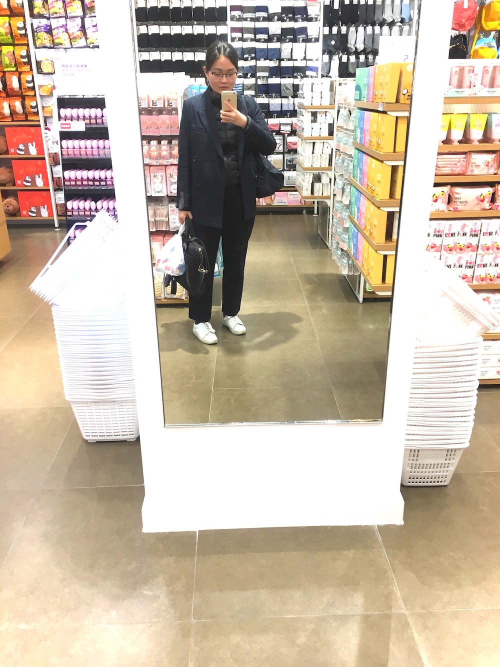 「Acne Studiosのアイテム（パンツ、ブラック系）」を使った、CipherXiaoさん（レディース・163cm）の冬コーディネートの1枚目の写真