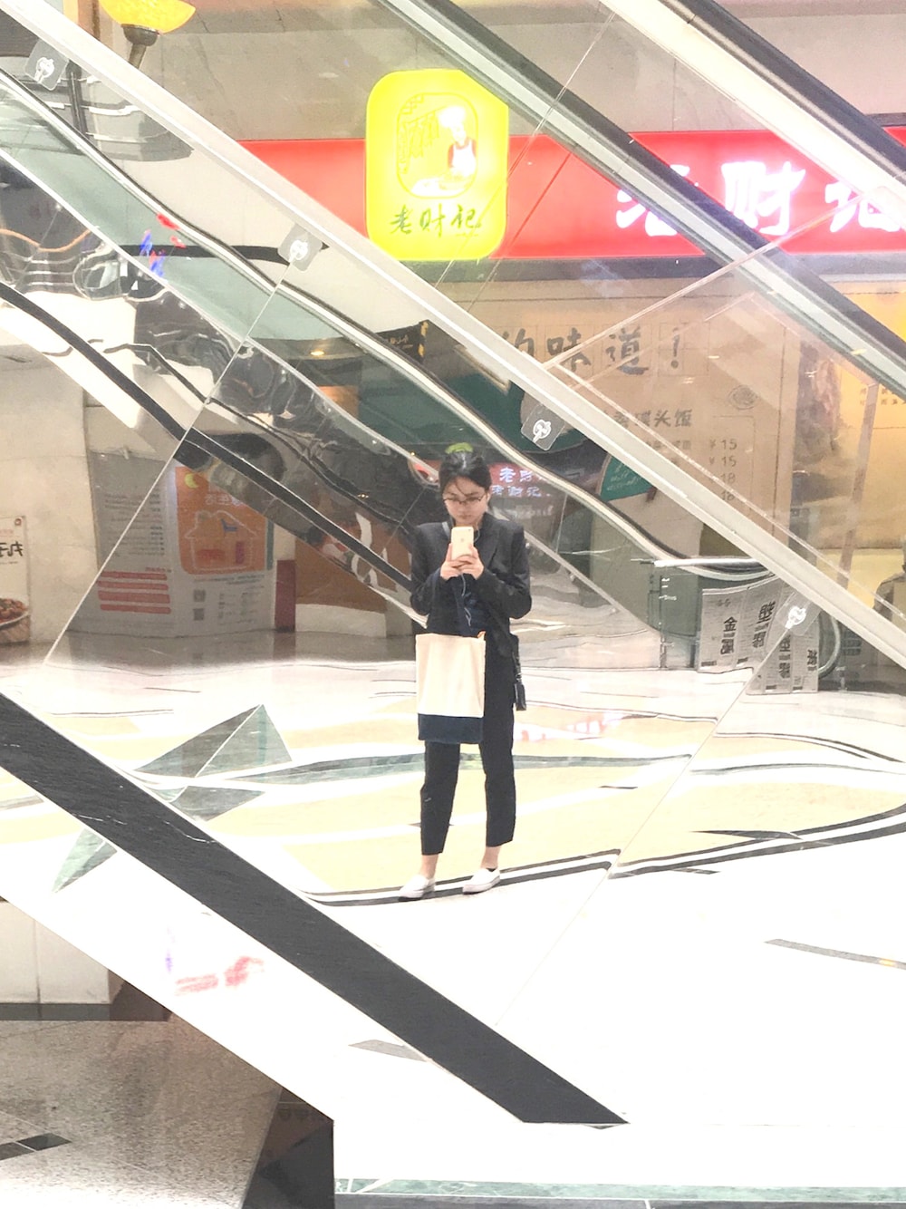 「MANGOのアイテム（ジャケット/アウター、ブラック系）」を使った、CipherXiaoさん（レディース・163cm）の春コーディネートの1枚目の写真