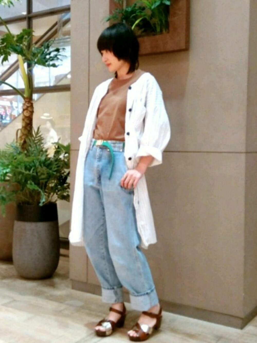 「夏、デニムコーデ、トラサルディ、古着コーデ、古着好き、ビンテージTシャツ、usedデニム、used mix、サンダルコーデ、もうすぐ夏」｜「TRUSSARDI(old)のアイテム（デニムパンツ、ブルー系）」を使った、小柳紫さん（レディース・159cm）の春コーディネートの1枚目の写真