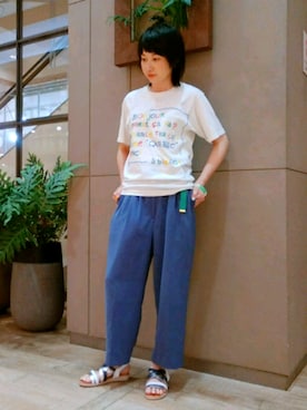 「ゆるカジ」｜「アイテム（スラックス）」を使った、小柳紫さん（レディース・159cm）の夏コーディネート
