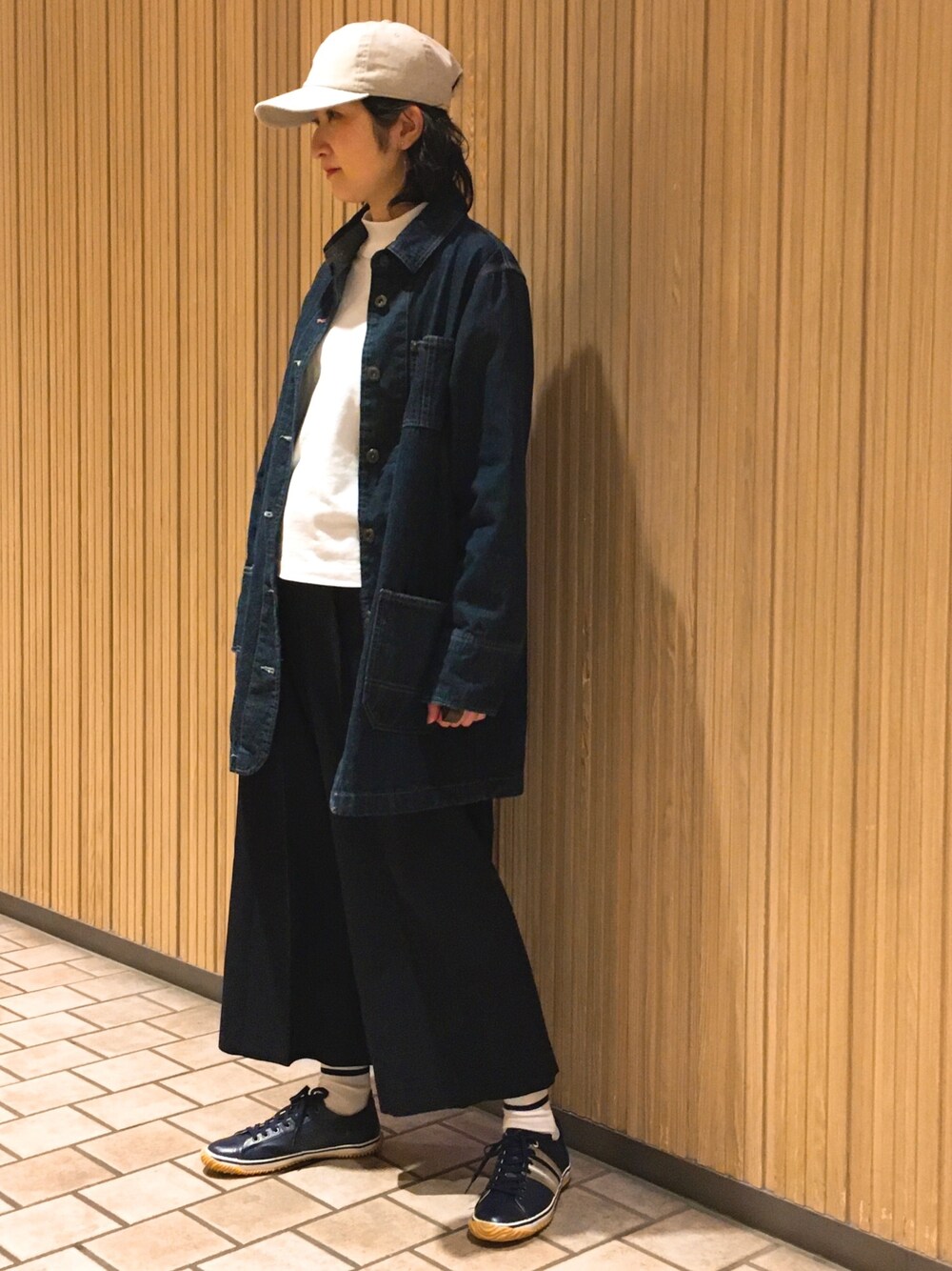 「デニムジャケット、カバーオール、セットアップ風、ワントーンコーデ、ネイビーコーデ、メンズライクコーデ、古着MIX、古着コーデ、古着好き、スピングルムーブ」｜「VINTAGEのアイテム（カバーオール、ブルー系）」を使った、小柳紫さん（レディース・159cm）の秋コーディネートの1枚目の写真
