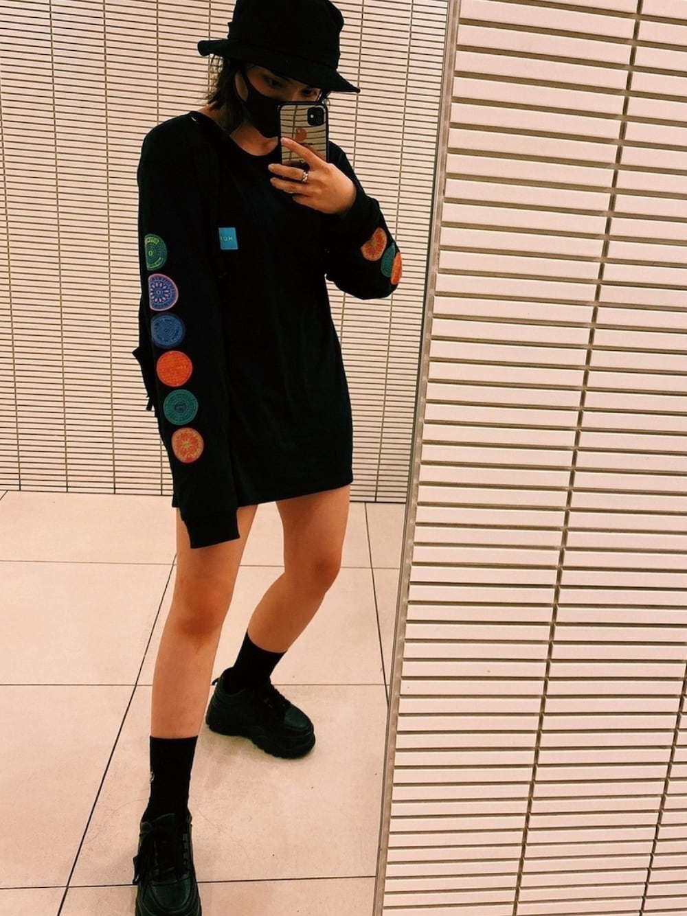 「HUF、ブラック、黒、バケットハット、ロンT、お洒落さんとつながりたい、いいね、save、フォローお願いします🤑、NIKE、H&M、hufworldwide」｜「HUFのSEWER L/S POCKET TEE　HUF ハフ Tシャツ（Tシャツ/カットソー、ブラック系）」を使った、maimaiさん（レディース・157cm）の秋コーディネートの1枚目の写真