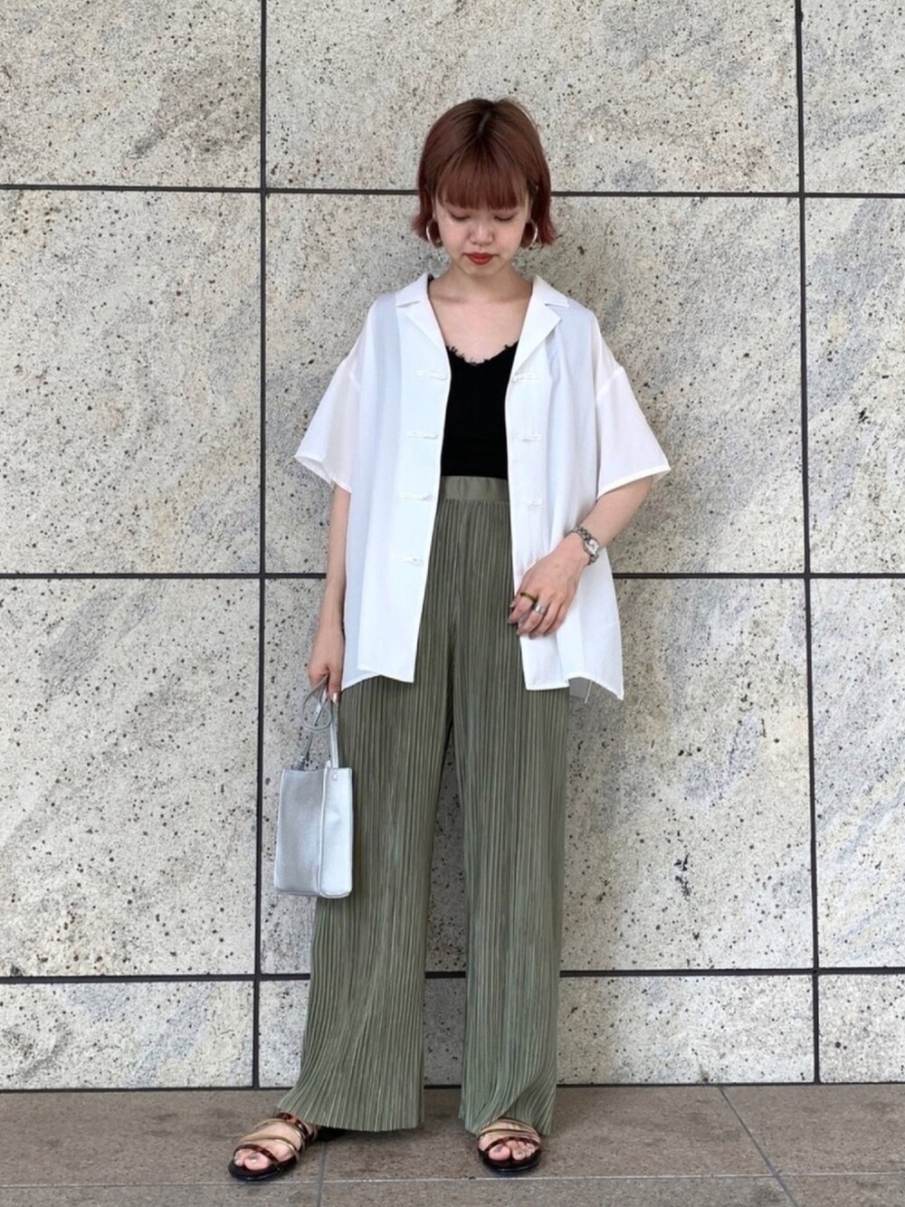 「シャツ好き集まれ、低身長コーデ、シャツスタイル、ピスタチオ、リラックススタイル、ゆるコーデ、大人カジュアル、シャツ、プリーツパンツ」｜「PAGEBOYのマイクロプリーツカットパンツ（その他パンツ、グリーン系）」を使った、うえさん（レディース・153cm）の夏コーディネートの1枚目の写真