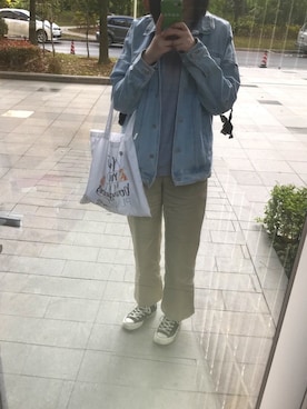 「UNIQLO（ユニクロ）のハイウエストチノワイドストレートパンツ(丈標準69～71cm）（その他パンツ、ベージュ系）」を使った、moumikaさん（レディース・172cm）の春コーディネート