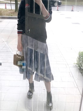 「Hconnectのアイテム（パーカー、ブラック系）」を使った、moumikaさん（レディース・172cm）の春コーディネート