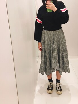 「jouetie（ジュエティ）のアシメフリルミディスカート（スカート、グレー系）」を使った、moumikaさん（レディース・172cm）の春コーディネート