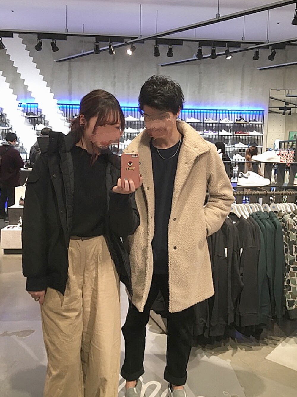 「お気に入りの服でデートに行こう」｜「GLOBAL WORKのリブメロースタンドネック２/770611（Tシャツ/カットソー、ブラック系）」を使った、amiさん（レディース・166cm）の冬コーディネートの1枚目の写真