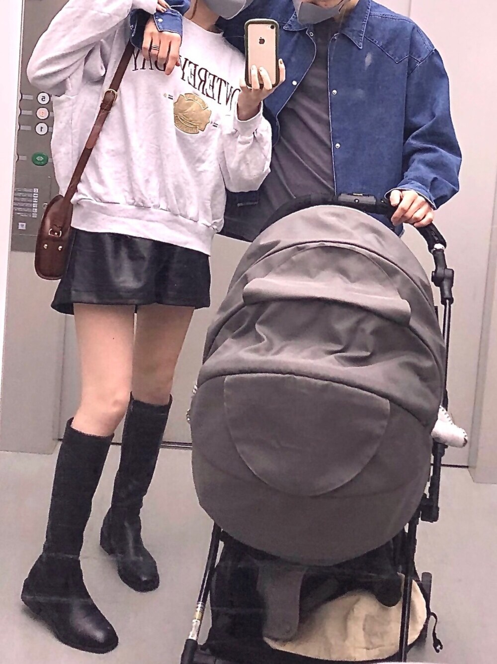 「春コーデ、ゆるコーデ、今日のコーデ、おしゃれさんと繋がりたい、オーバーサイズ、シンプル、スウェット、低身長、プチプラ、ラフ」｜「A.P.C.のSAC DEMI-LUNE（ショルダーバッグ、ブラウン系）」を使った、amiさん（レディース・164cm）の春コーディネートの1枚目の写真