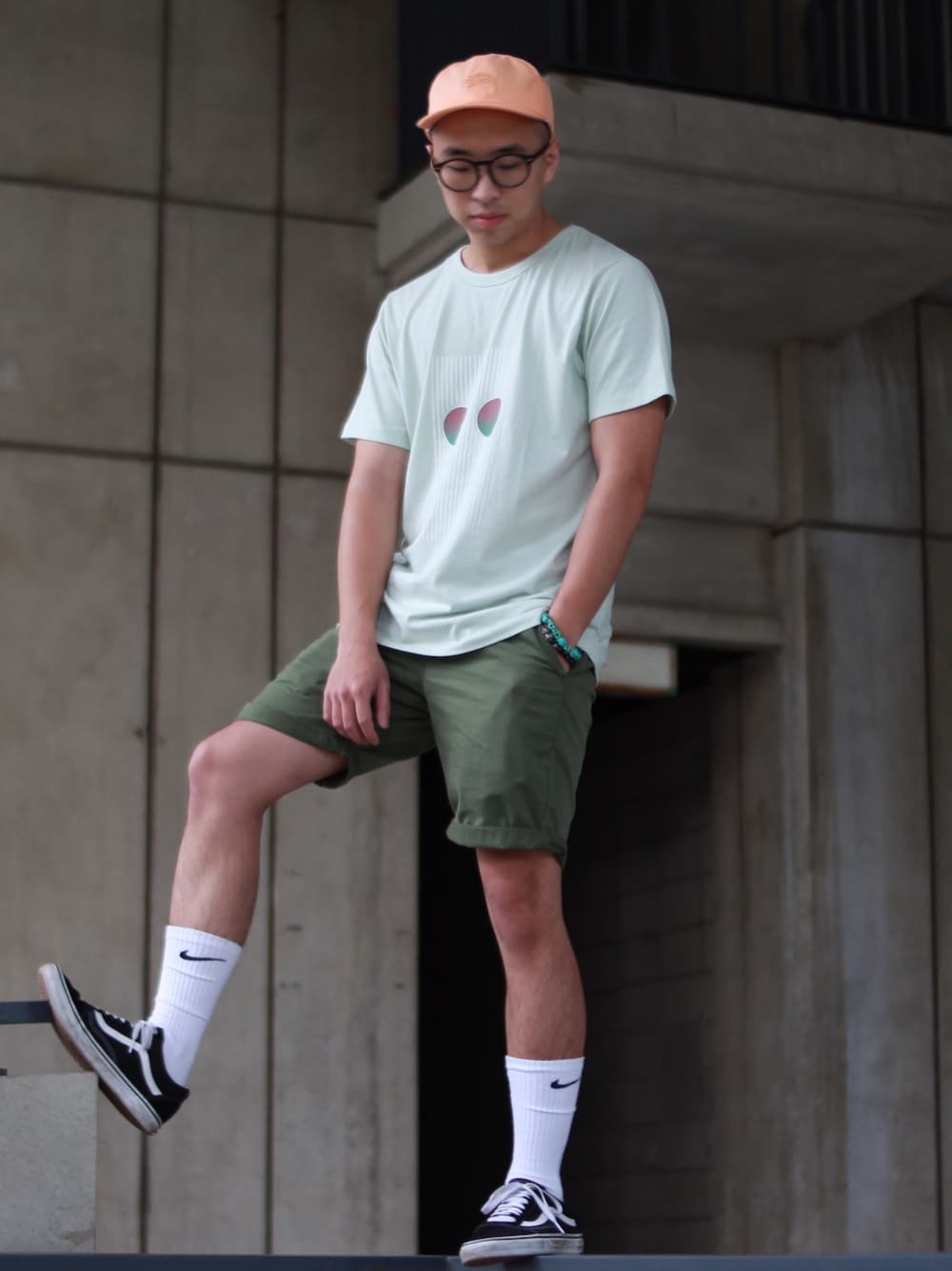 「stussy、UNIQLO、overkillinc、VANS」｜「STUSSYのアイテム（キャップ、ピンク系）」を使った、Kevinさん（メンズ・168cm）の夏コーディネートの1枚目の写真
