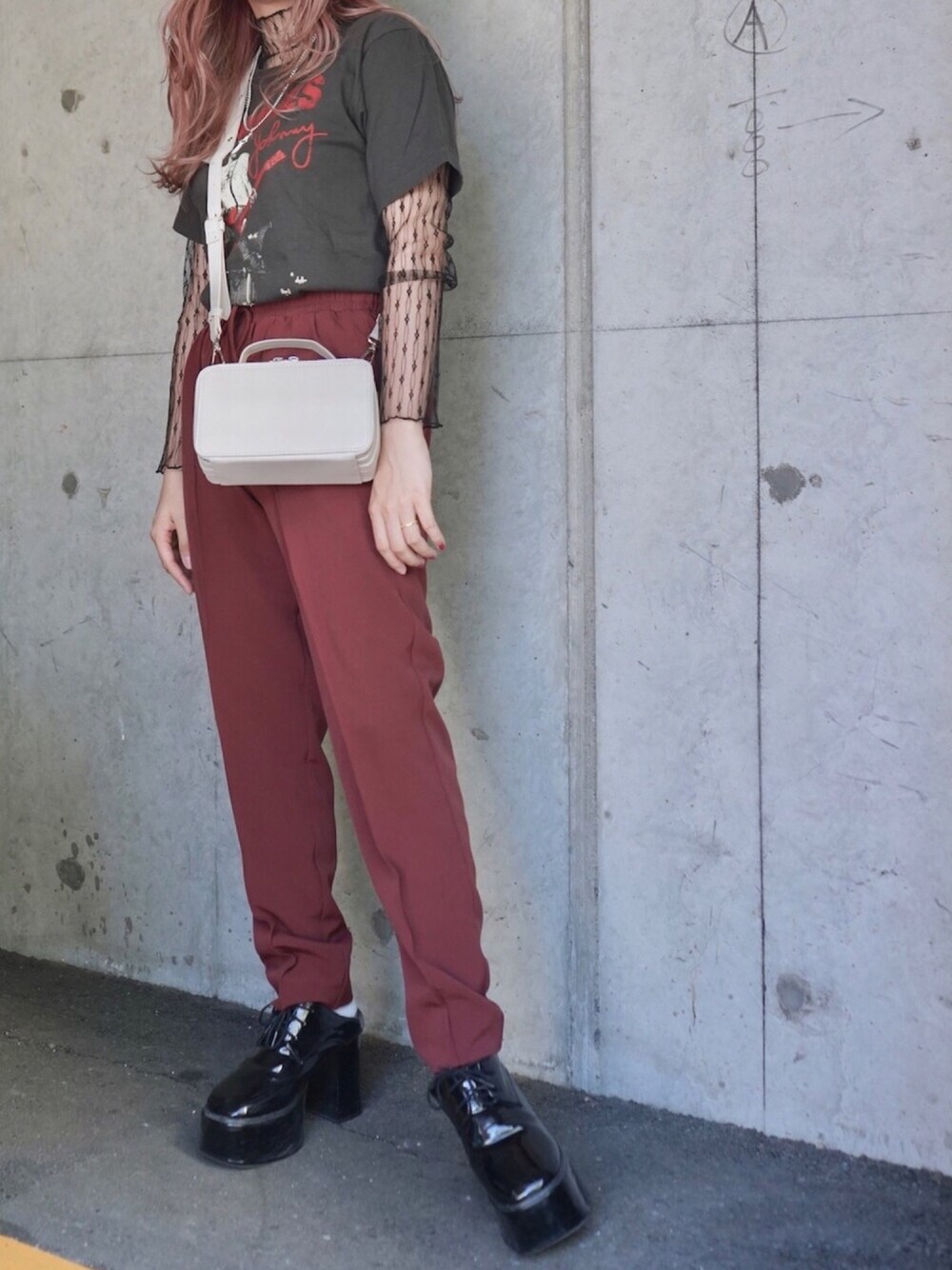 「ストリート、ストリートMIX、ストリートコーデ、カジュアル、パンツスタイル、シースルー、バンドT、ootd、Tシャツ、A.D.G」｜「A.D.Gの"RAMONES" T-Shirts (chacoal)（Tシャツ/カットソー、ブラック系）」を使った、A.D.Gさん（レディース・150cm）の春コーディネートの1枚目の写真