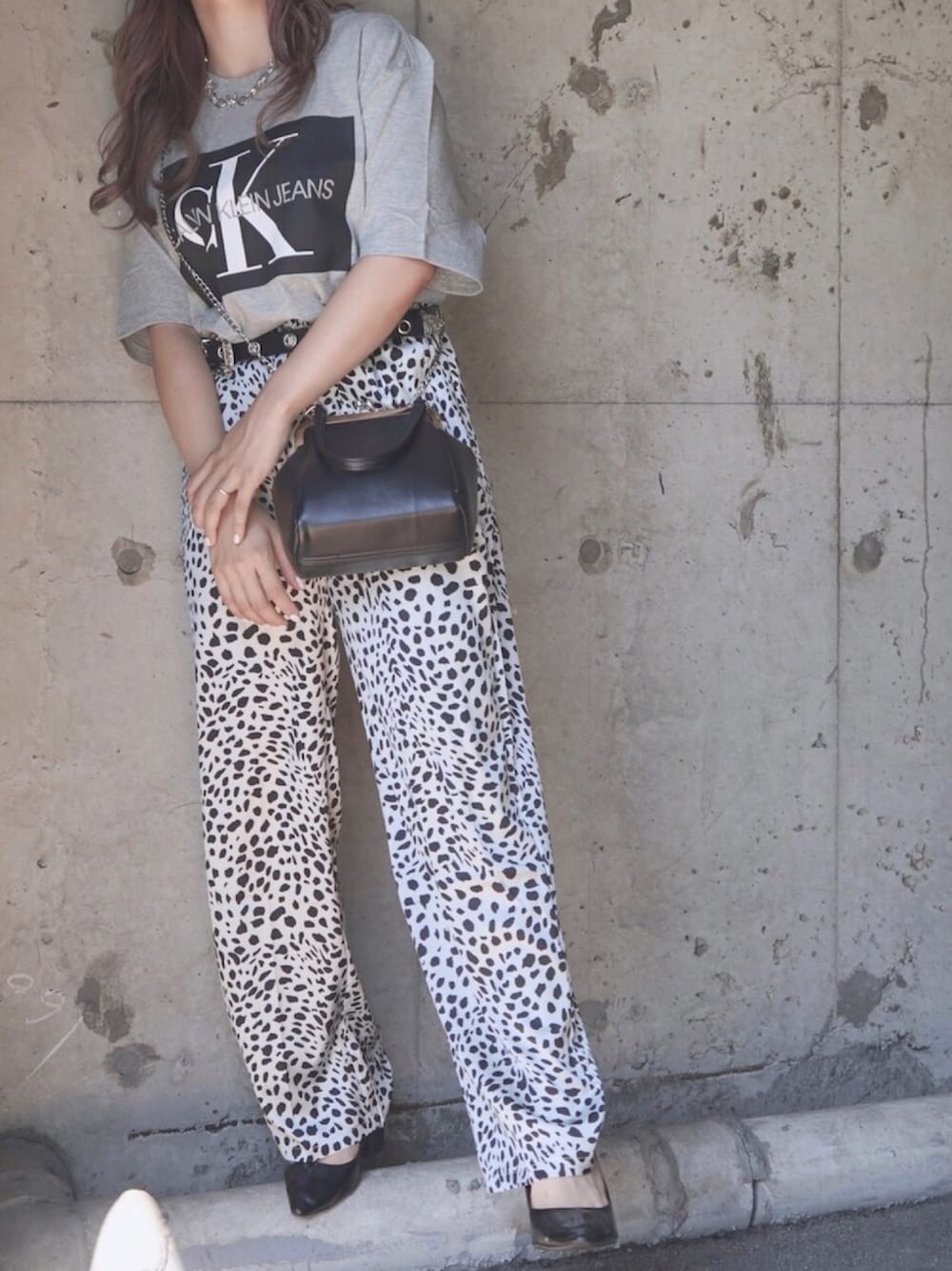 「A.D.G、夏だ！Tシャツ着よう！、おしゃれさんと繋がりたい、アニマル、楽チンコーデ、Calvin Klein、Tシャツ、パンツスタイル、ストリート、韓国ファッション」｜「A.D.GのDalmatian Wide Easy Pants (white)（その他パンツ、ホワイト系）」を使った、A.D.Gさん（レディース・150cm）の夏コーディネートの1枚目の写真