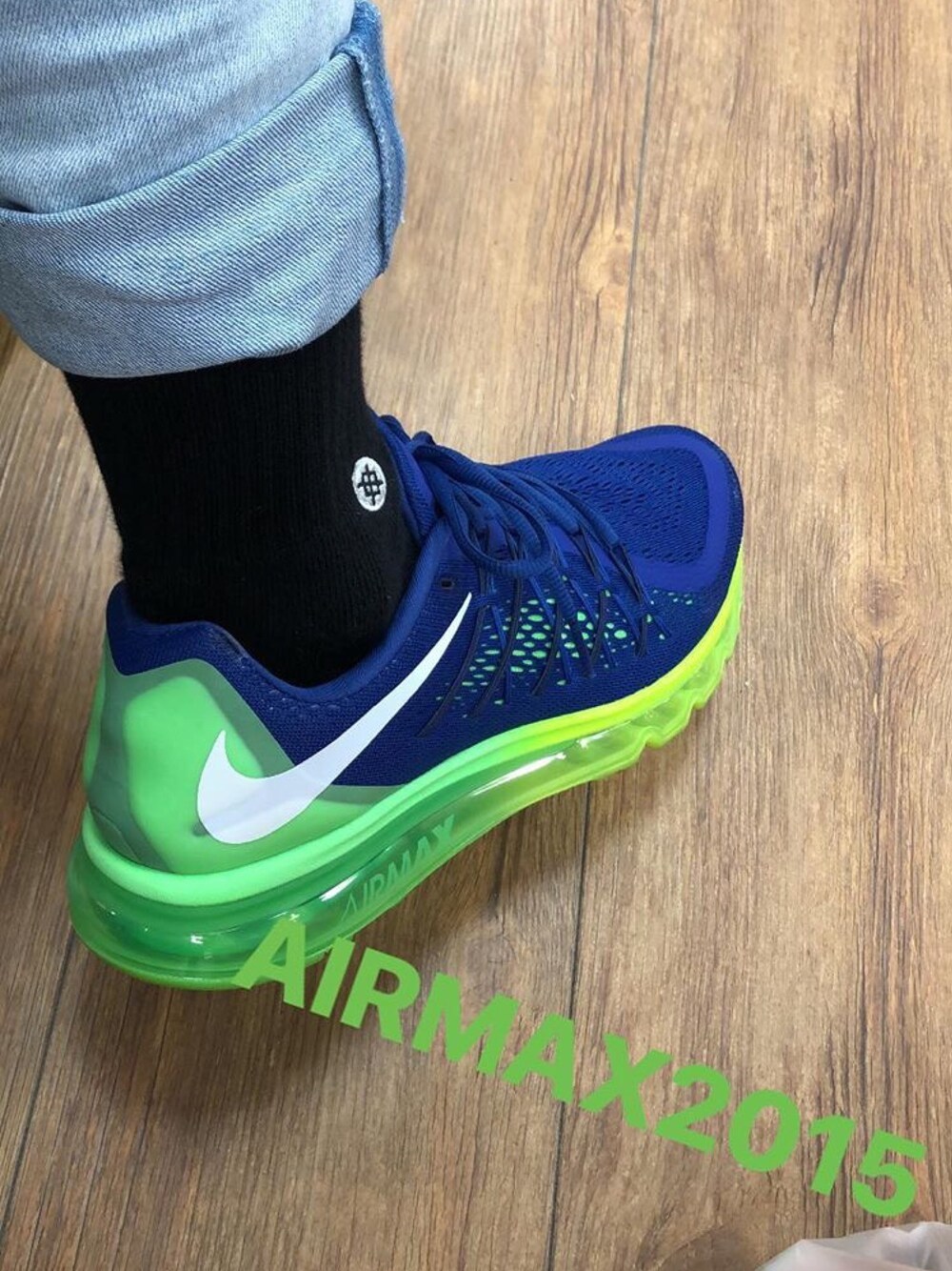 「スニーカーコーデ、ランニングシューズ」｜「NIKEのAIR MAX 2015（スニーカー、グリーン系）」を使った、しゅんまるさん（メンズ・172cm）の秋コーディネートの1枚目の写真