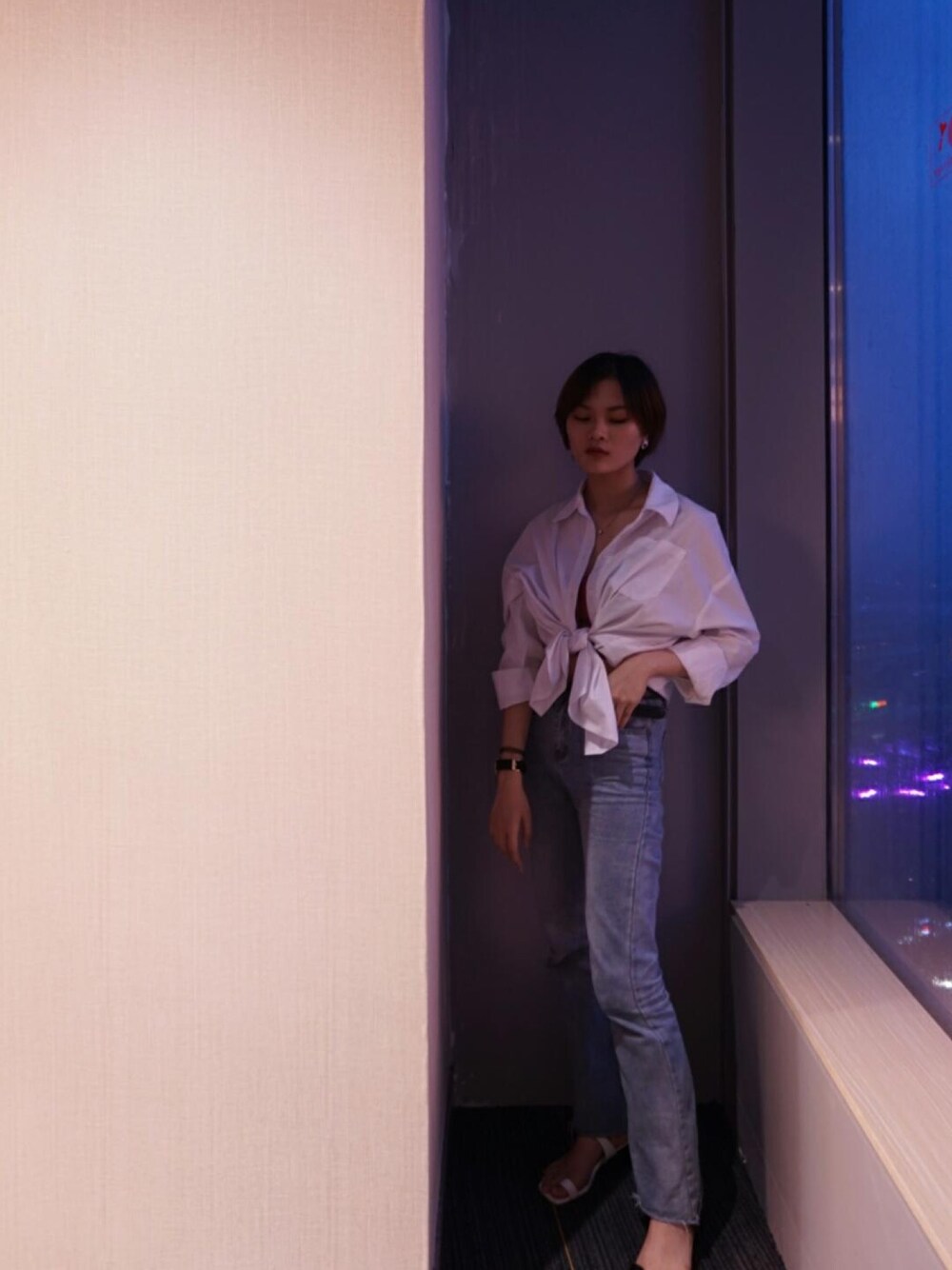 「秋のコーデ、秋服、デニム、おしゃれさんと繋がりたい」｜「Fのアイテム（シャツ/ブラウス、ホワイト系）」を使った、-schumannさん（レディース・164cm）の秋コーディネートの1枚目の写真