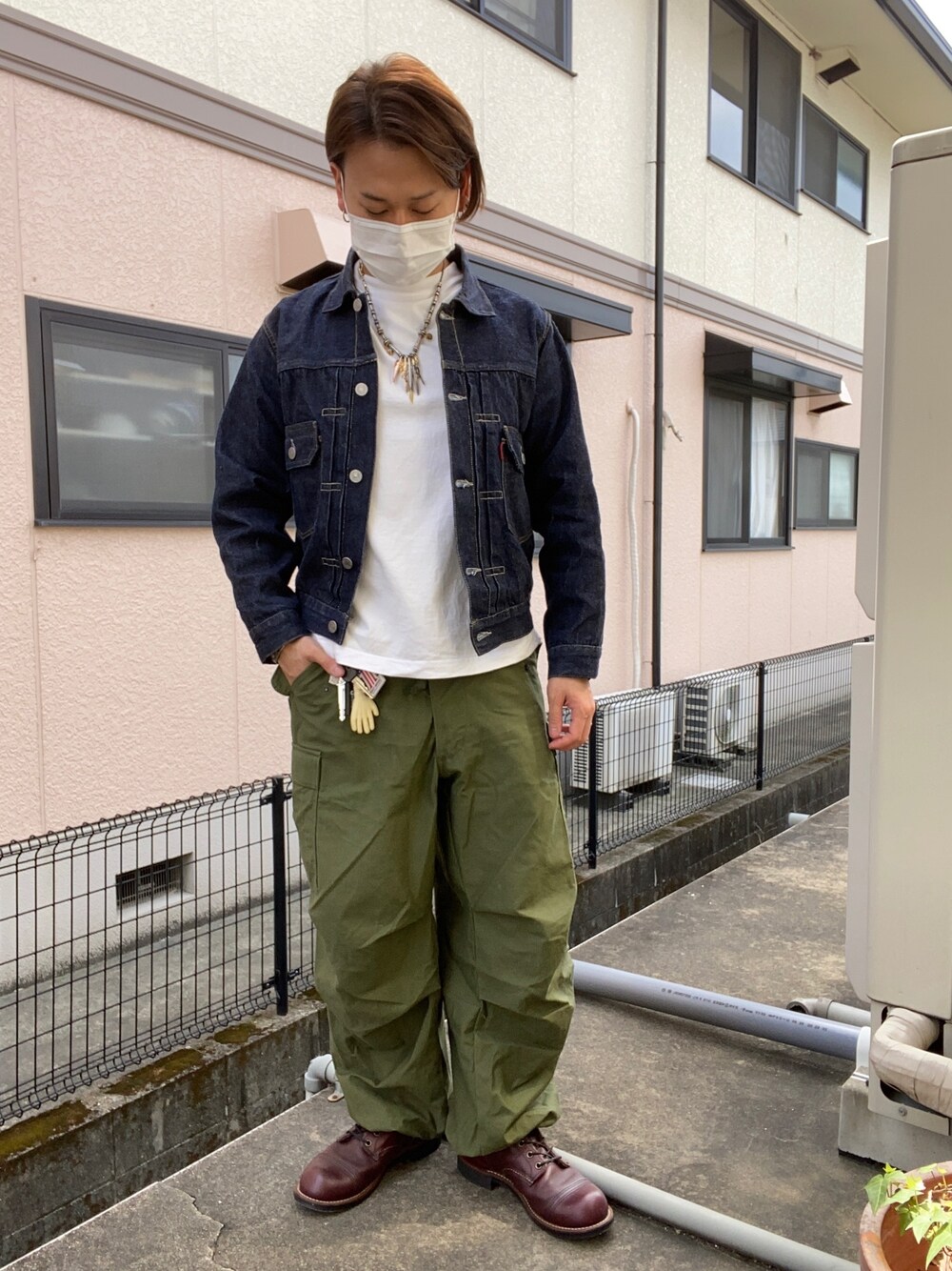 「アメカジ、ミリタリー、M-65、デニムジャケット、Levis、インディアンジュエリー、larrysmith、ラリースミス、ブーツ」｜「Levi'sのLEVI'S(R) VINTAGE CLOTHING 1953モデル TYPE II トラッカージャケット RIGID（デニムジャケット、ブルー系）」を使った、HAYAさん（メンズ・160cm）の春コーディネートの1枚目の写真