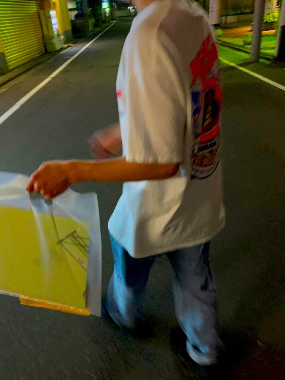 「鼻くそ食べたい人とつながりたい、季節外れ」｜「TENBOXのアイテム（Tシャツ/カットソー、ホワイト系）」を使った、pocoさん（メンズ・170cm）の秋コーディネートの1枚目の写真