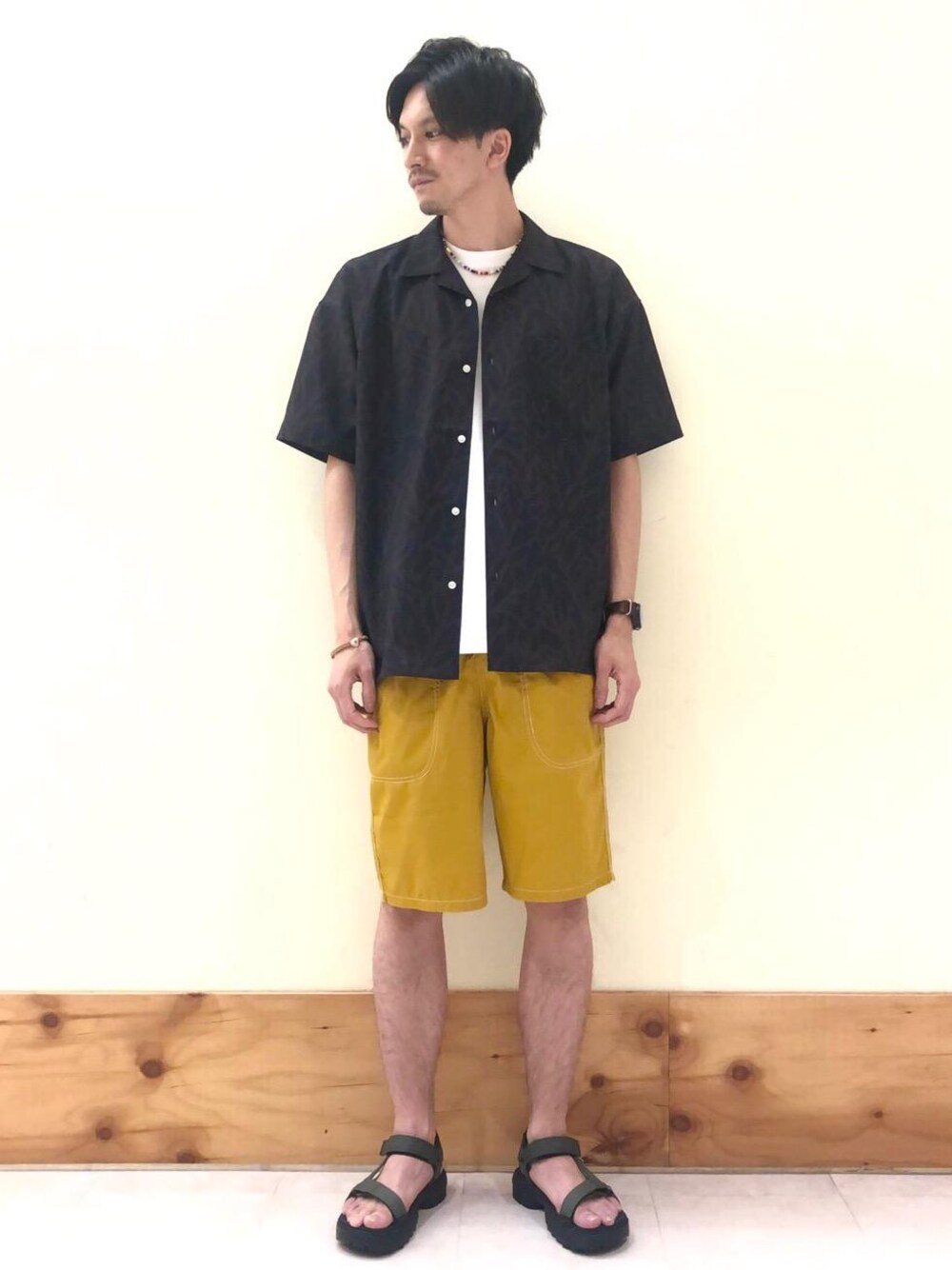 「柄シャツ、ショーツ、オープンカラーシャツ、スポサン、USAコットン、初夏コーデ」｜「coenのストラップスポーツサンダル（サンダル、グリーン系）」を使った、ゆうさんさん（メンズ・178cm）の春コーディネートの1枚目の写真