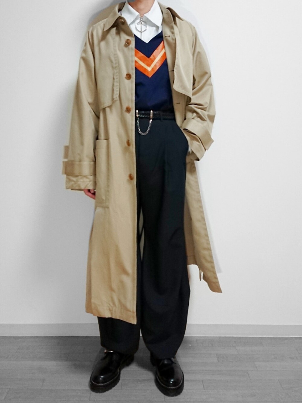 「お気に入りの服でデートに行こう、neonsign、LAD MUSICIAN、kaiko、soe、jieda、ワイドパンツ、トレンチコート、モード、春コーデ」｜「neonsignのアイテム（Tシャツ/カットソー、その他）」を使った、RINTAROさん（メンズ・168cm）の冬コーディネートの1枚目の写真