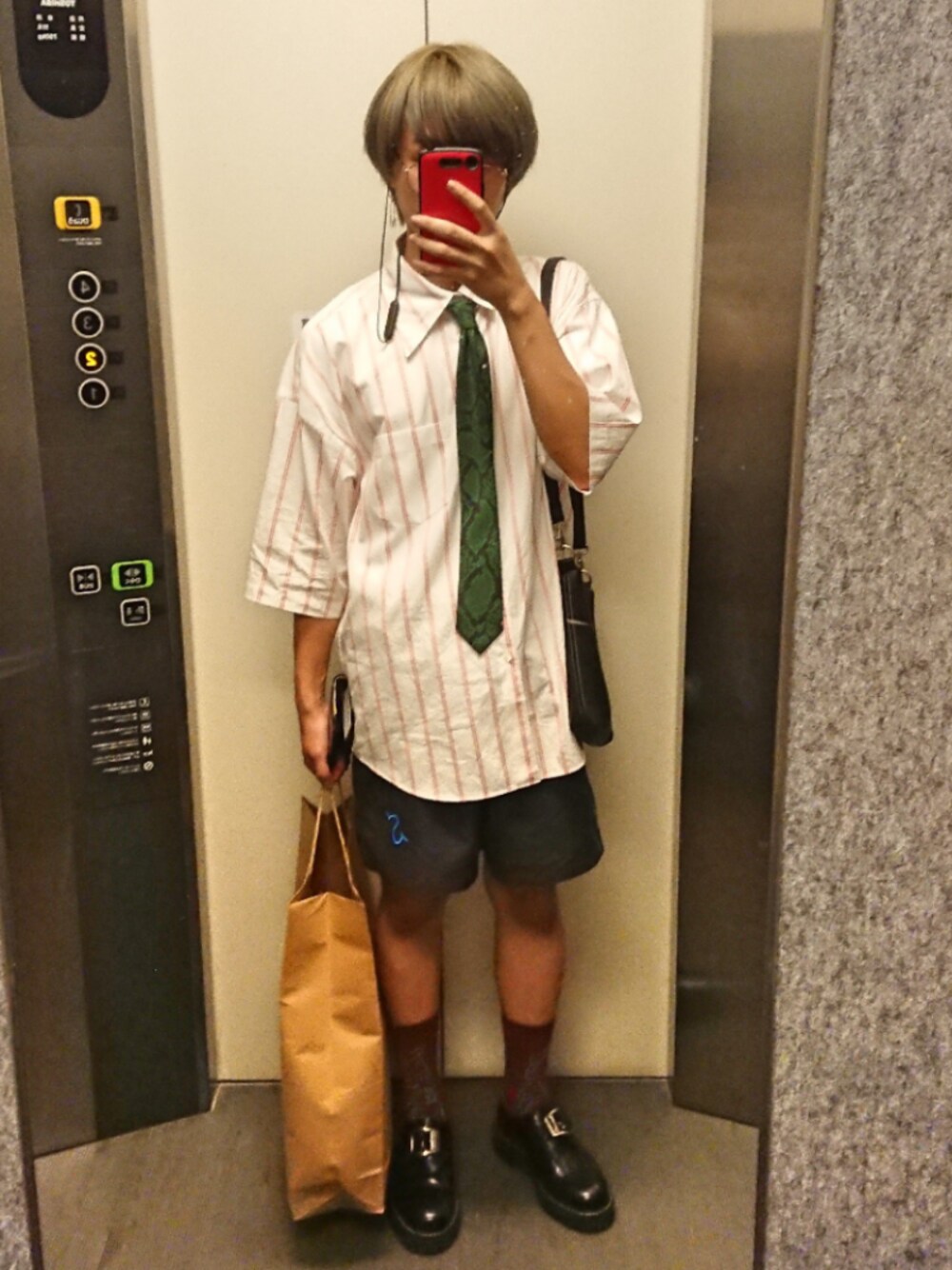「ショーツ、JOHN LAWRENCE SULLIVAN、jieda、soe、kudos、kaiko、soduk、neonsign、Dr.Martens、休日スタイル」｜「kudosのアイテム（シャツ/ブラウス、ホワイト系）」を使った、RINTAROさん（メンズ・168cm）の夏コーディネートの1枚目の写真