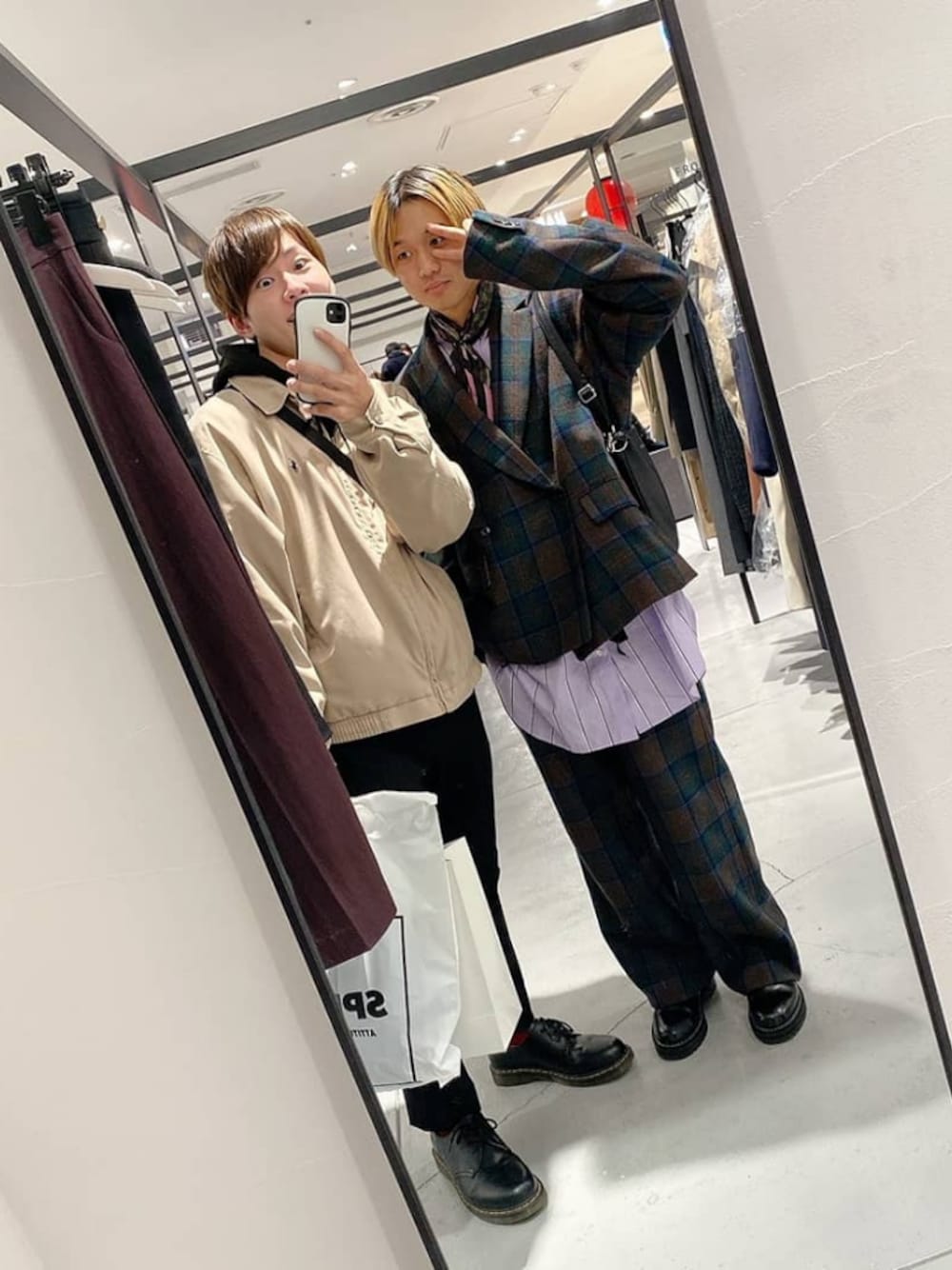 「jieda、soe、neonsign、MASU、キレイめ、テーラードジャケット、2020、友達と、チェックパンツ、ひま」｜「JiedaのJieDa ジエダ / PLAID TAILORED JACKET プレイドテーラードジャケット / Jie-19W-JK09-A（テーラードジャケット、ブラウン系）」を使った、RINTAROさん（メンズ・168cm）の冬コーディネートの1枚目の写真