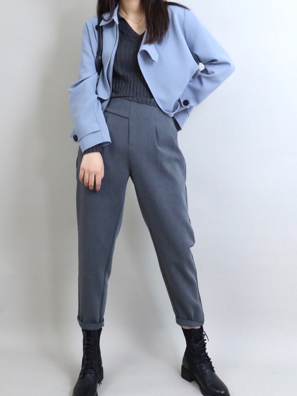 「PRADAのアイテム（スーツパンツ、イエロー系）」を使った、微博@赵果真呀さん（レディース・160cm）の秋コーディネートの1枚目の写真