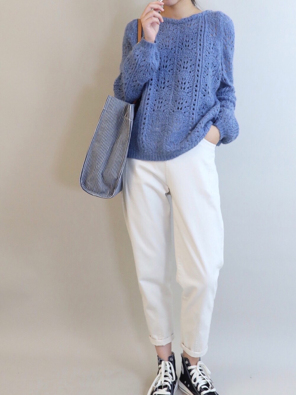 「alexanderwangのAlexanderwang.T Wet Shine Oversized Button Down Shirt（トップス、グリーン系）」を使った、微博@赵果真呀さん（レディース・160cm）の秋コーディネートの1枚目の写真