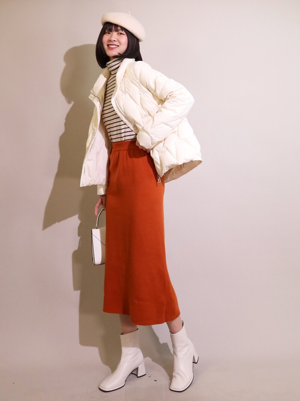 「checklistのアイテム（トップス、ホワイト系）」を使った、微博@赵果真呀さん（レディース・160cm）の冬コーディネートの1枚目の写真