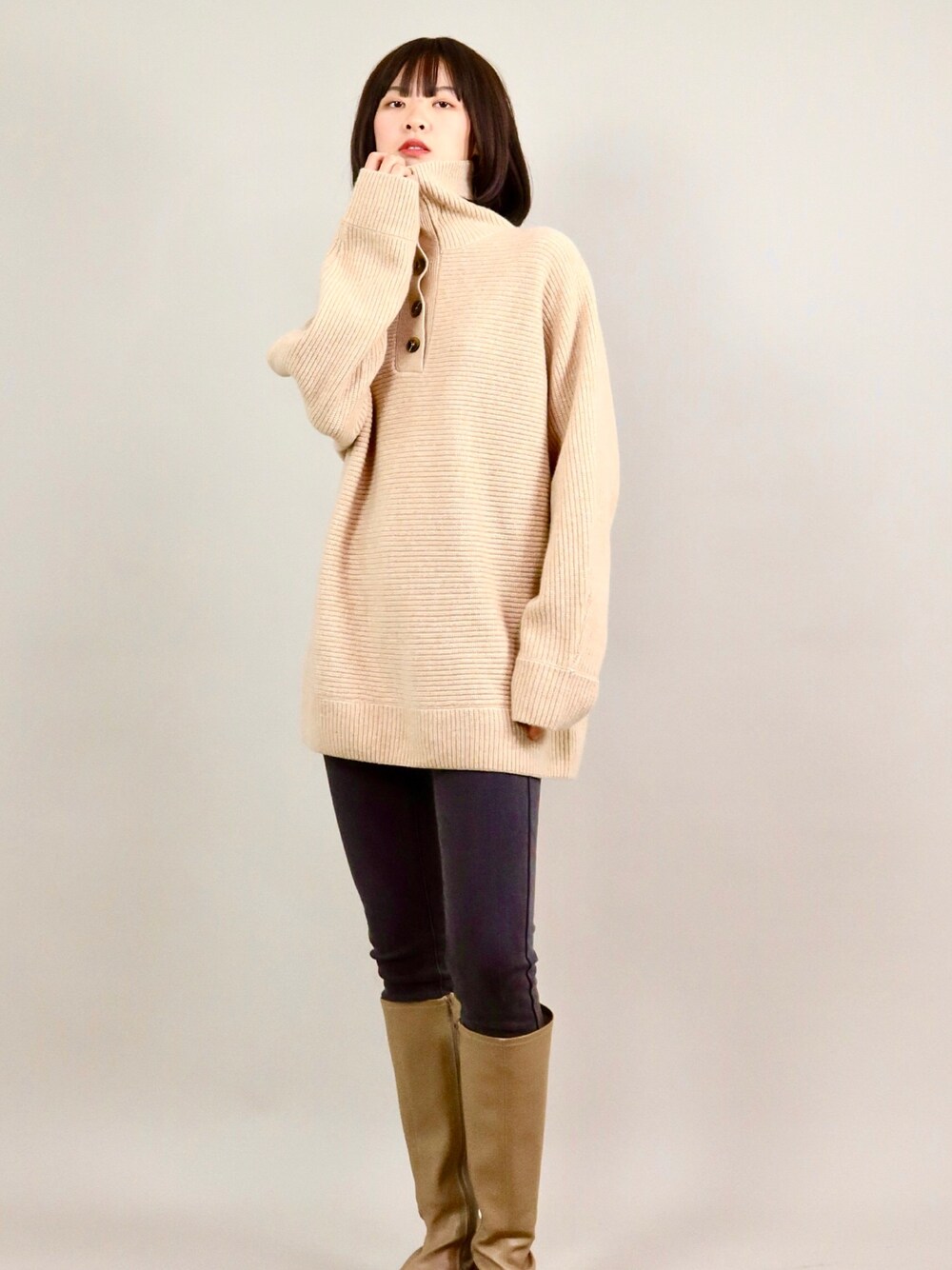 「checklistのアイテム（トップス、ベージュ系）」を使った、微博@赵果真呀さん（レディース・160cm）の冬コーディネートの1枚目の写真