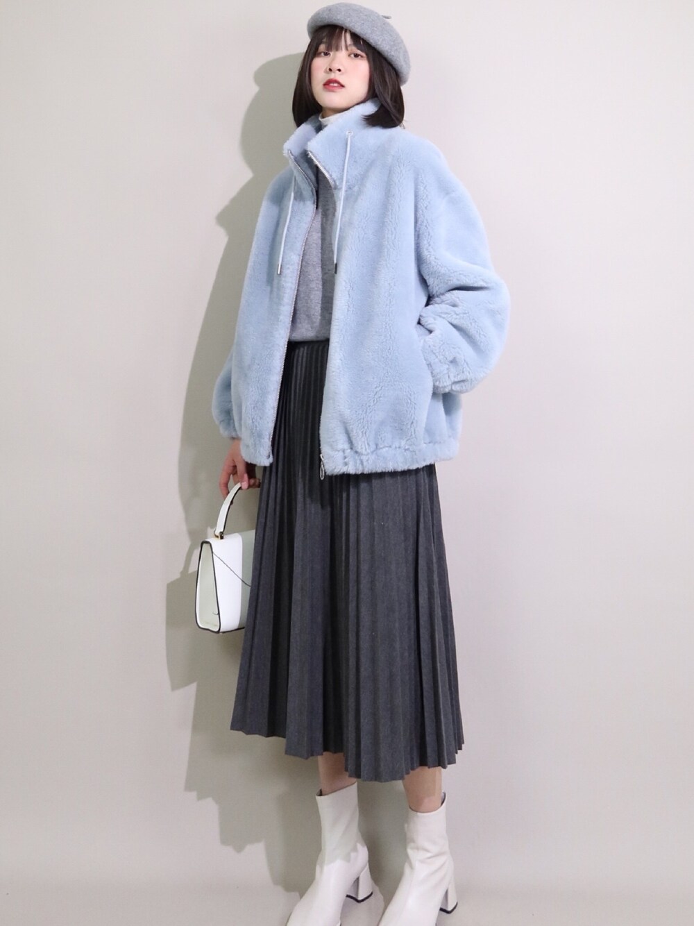 「checklistのアイテム（ムートンコート、ブルー系）」を使った、微博@赵果真呀さん（レディース・160cm）の冬コーディネートの1枚目の写真