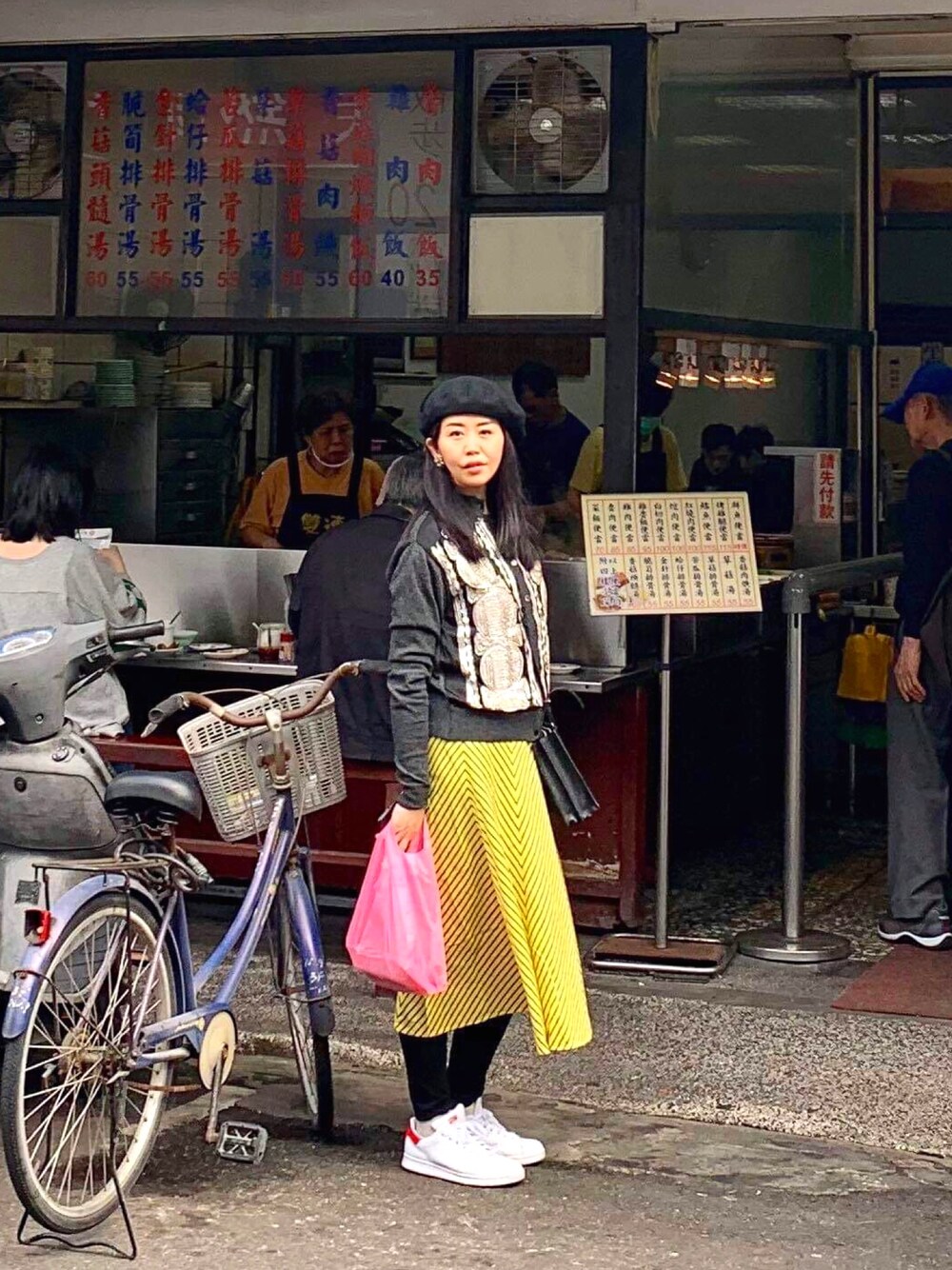 「台湾、お洒落さんとつながりたい、オトナカジュアル、海外旅行、派手」｜「TOGAのアイテム（ニット/セーター、ブラック系）」を使った、Mimoさん（レディース・163cm）の冬コーディネートの1枚目の写真