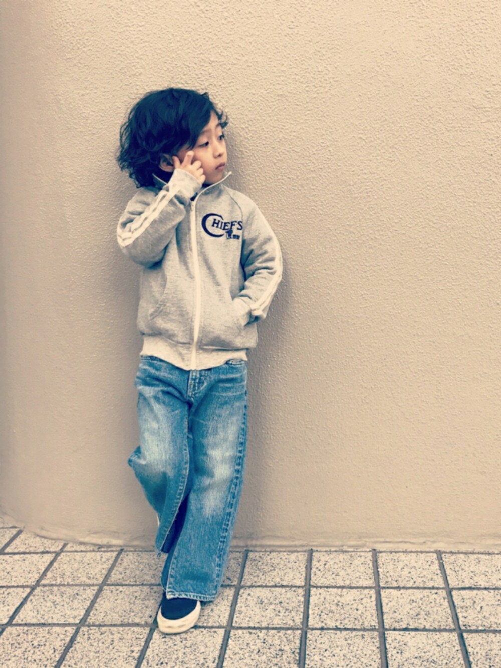 「デニム＆ダンガリー」｜「DENIM DUNGAREEのアイテム（ブルゾン、グレー系）」を使った、rakukunさん（キッズ・110cm）の春コーディネートの1枚目の写真