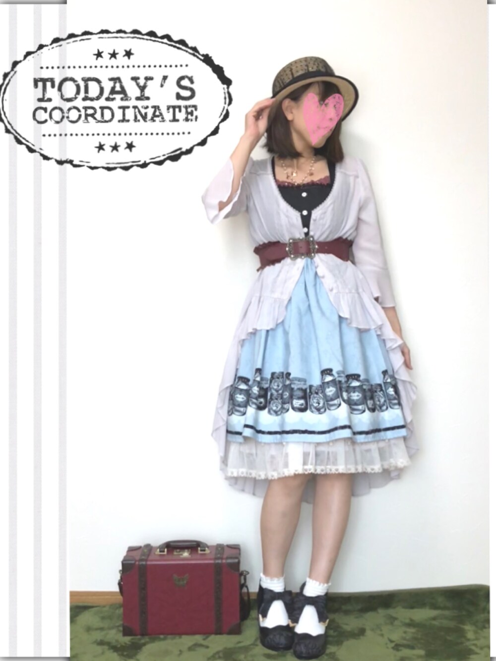 「双子コーデ、axes femme、アクシーズ、春コーデ、ジャンパースカート、大人ガーリー、カンカン帽、フィッシュテール、サックスブルー、ベルト」｜「axes femmeのドットチュールカンカン帽（ハット、ブラック系）」を使った、みゃひとんさん（レディース・158cm）の夏コーディネートの1枚目の写真
