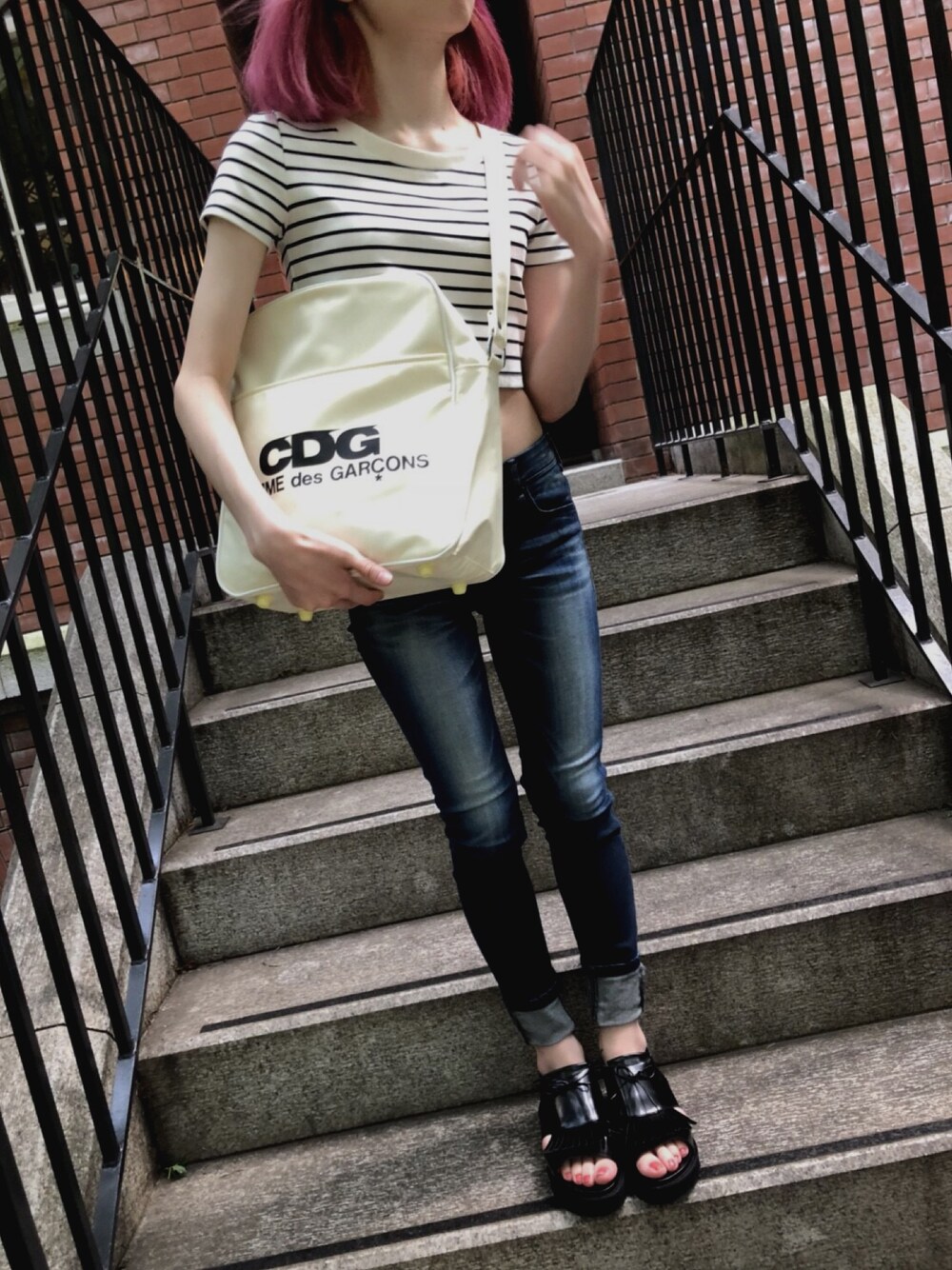 「TOKYO、border、MARINE」｜「COMME des GARCONSのアイテム（ショルダーバッグ、ホワイト系）」を使った、ユーナさん（レディース・156cm）の夏コーディネートの1枚目の写真