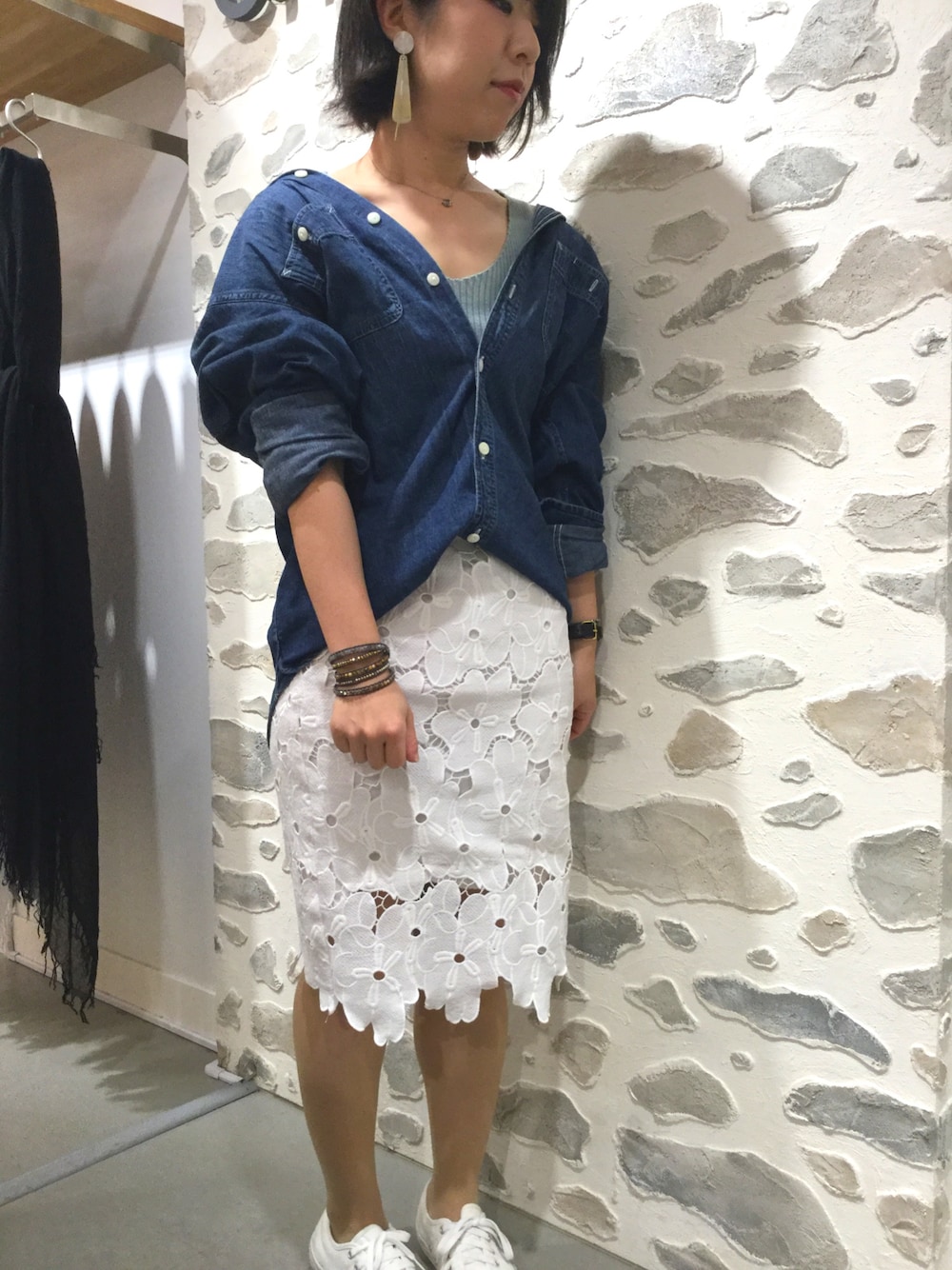 「秋コーデ、プチプラコーデ、低身長、CHANLUU、UNIQLO」｜「UNIQLOのデニムワークシャツ（長袖）（シャツ/ブラウス、ブルー系）」を使った、CHANLUU_UMEDAさん（レディース・147cm）の秋コーディネートの1枚目の写真