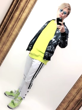 「蛍光カラー」｜「アイテム（財布/小物）」を使った、NEOJAakaDJROODさん（メンズ・179cm）の春コーディネート