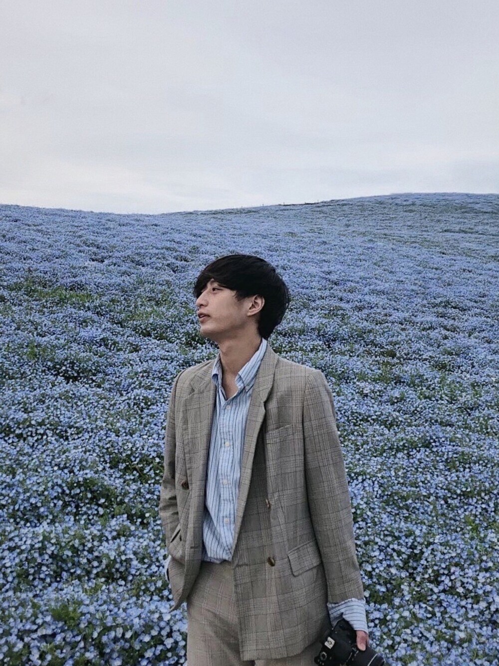 BURBERRYのノーカラージャケットを使った人気ファッション