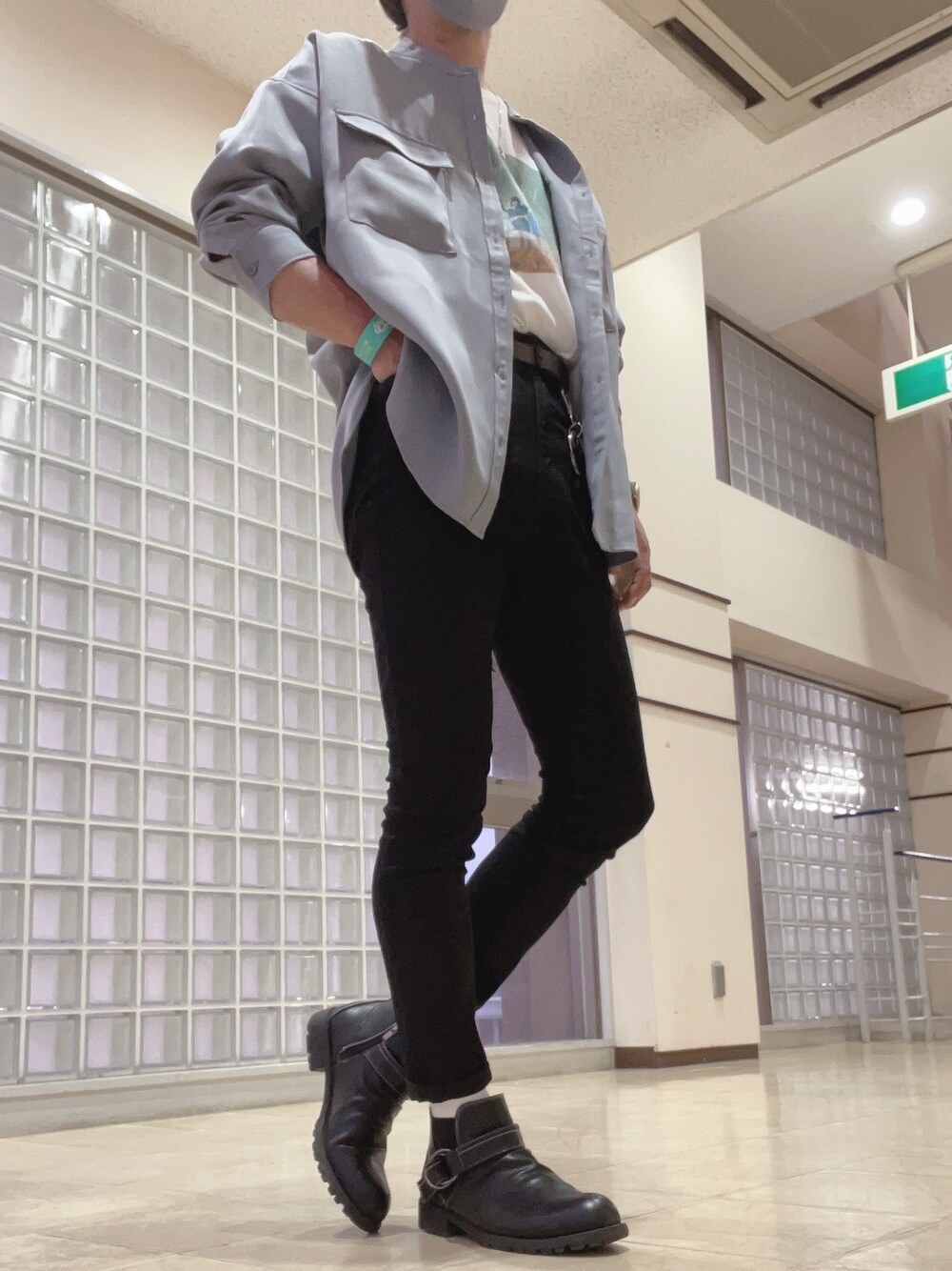 「GUのアイテム（デニムパンツ、ブラック系）」を使った、ひろ獅子さん（メンズ・173cm）の秋コーディネートの1枚目の写真