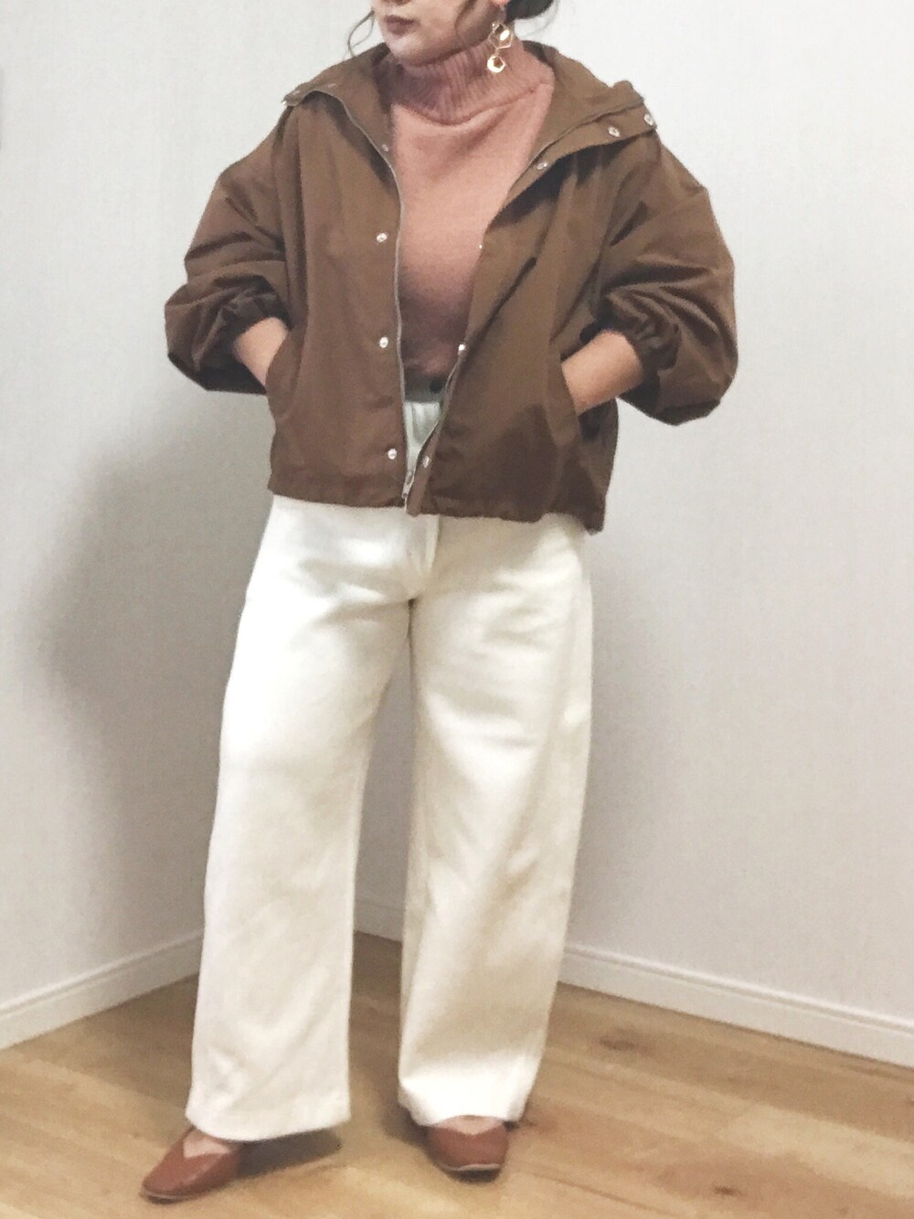 「ブラウン色に染まれ、マウンテンパーカー、カーブパンツ、ぽっちゃり、ぽっちゃりコーデ、でぶ、くすみピンク、スクエアトゥ、youtube、ホワイトパンツ」｜「DONOBANのアイテム（マウンテンパーカー、ブラウン系）」を使った、あぶーた★さん（レディース・154cm）の冬コーディネートの1枚目の写真